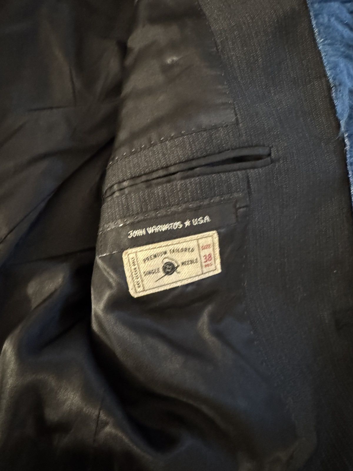 John Varvatos John Varvatos USA 38R Pinstripe Blazer Blue Faux Fur Collar Size 38R - 3 Thumbnail