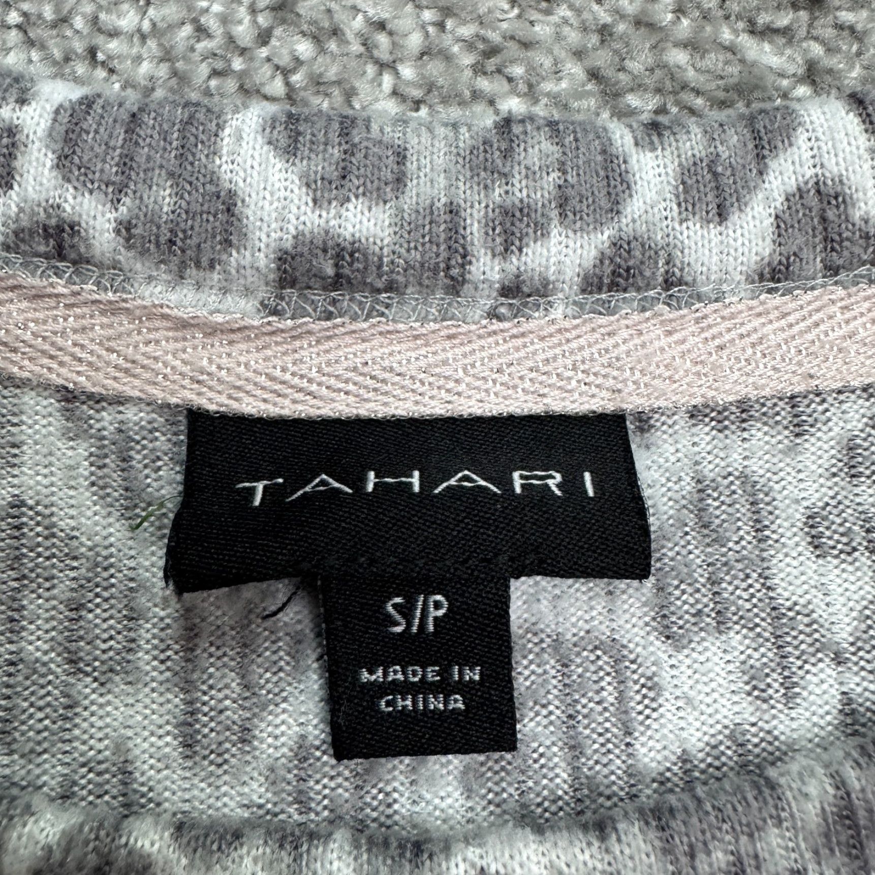 Vintage Tahari Leopard Pullover Sweater Womens S Gray Animal Print Knit Crew Neck Casual Size S / US 4 / IT 40 - 4 Thumbnail