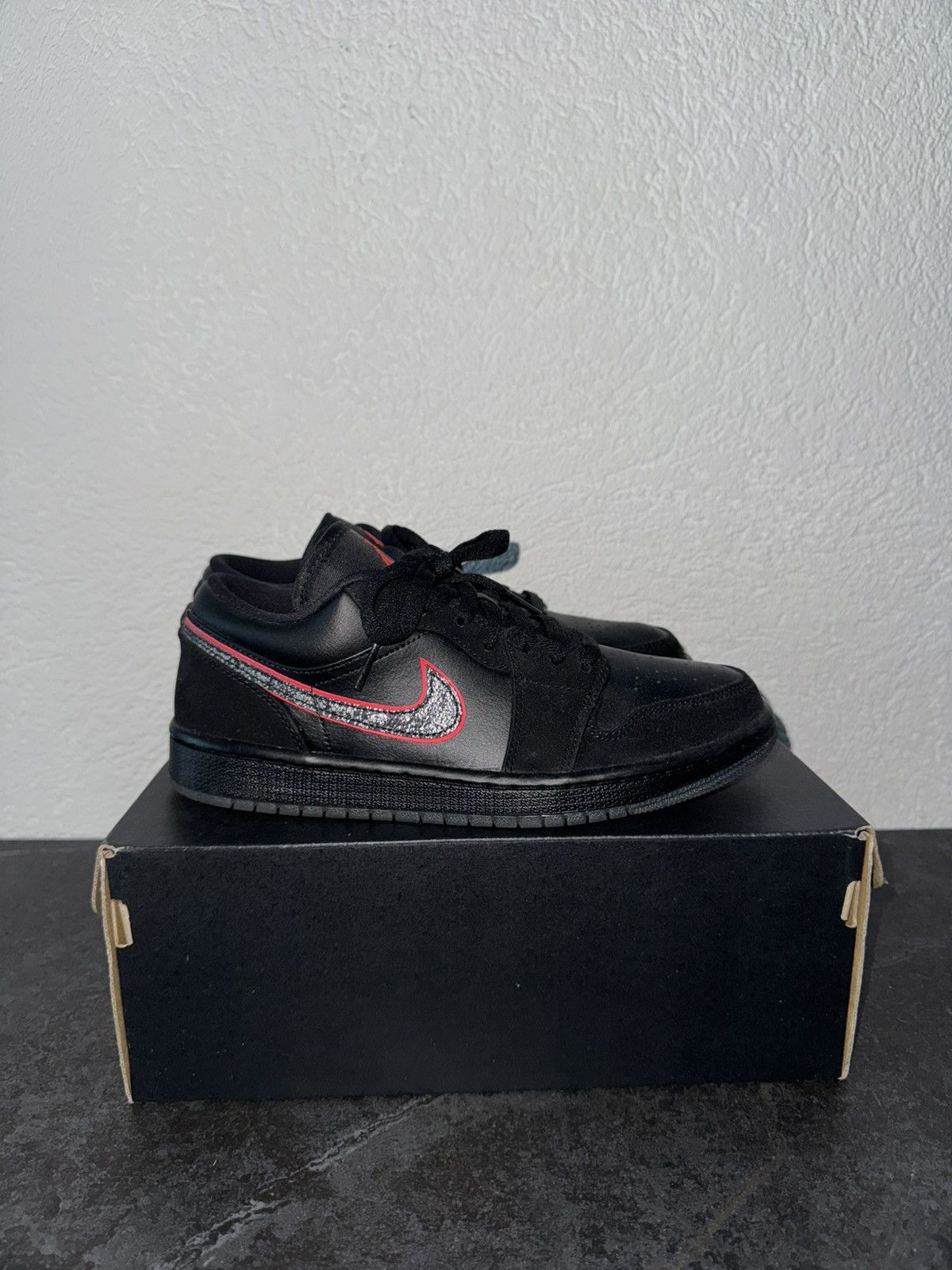 Nike Air Jordan 1 Low SE (Special Edition) Size US 7 / EU 40 - 3 Thumbnail
