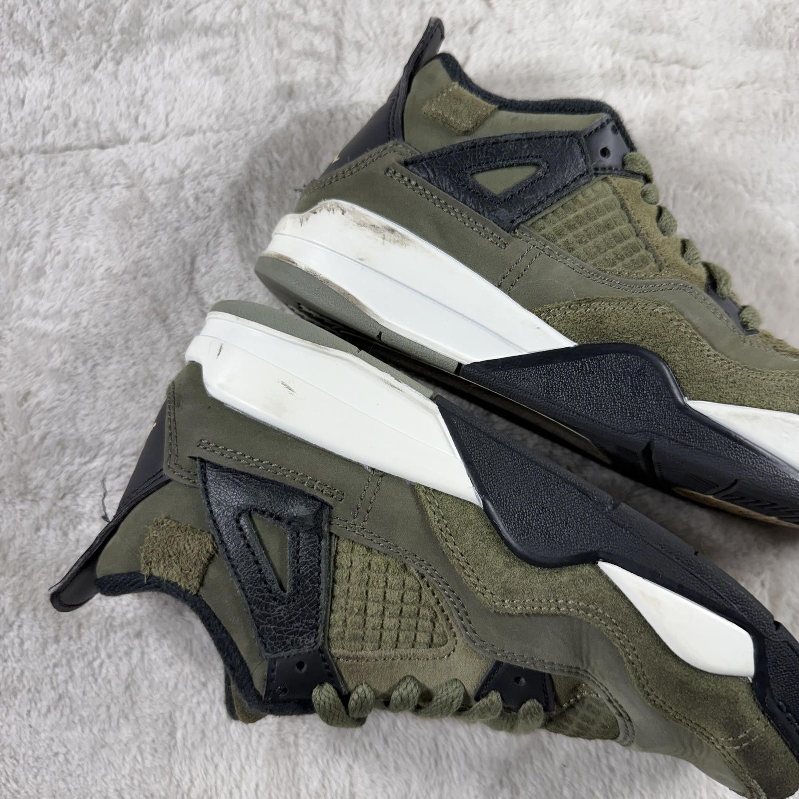 Jordan Brand Jordan 4 Shoes Kid's 1Y Olive Suede FB9929-200 Size US 10 / EU 43 - 4 Thumbnail
