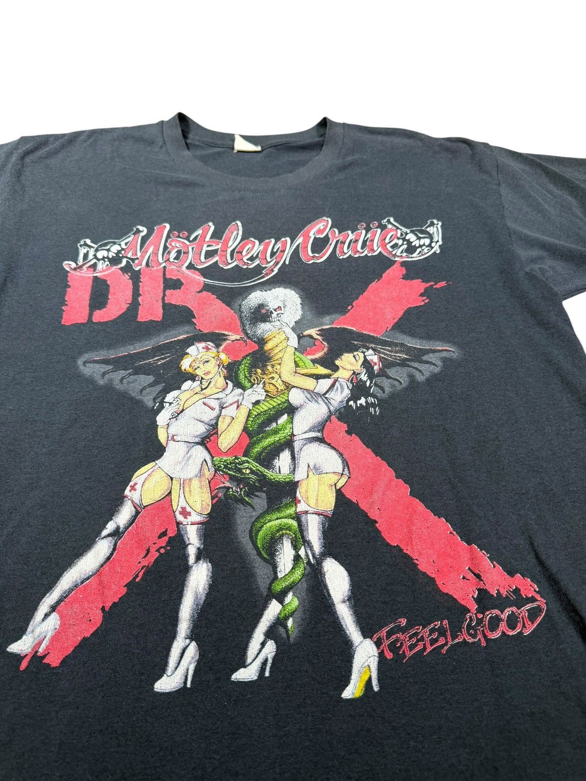 Band Tees Vintage Faded Thin Motley Crue Dr Feelgood Tour Shirt 1989 Size US L / EU 52-54 / 3 - 3 Thumbnail
