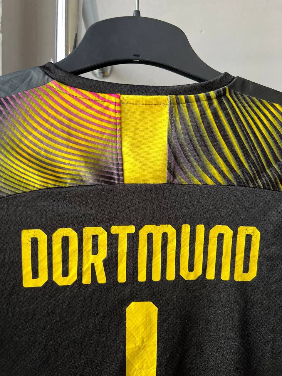 Puma 2019/20 BORUSSIA DORTMUND #1 BURKI GK SOCCER JERSEY SHIRT M Size US M / EU 48-50 / 2 - 14 Thumbnail