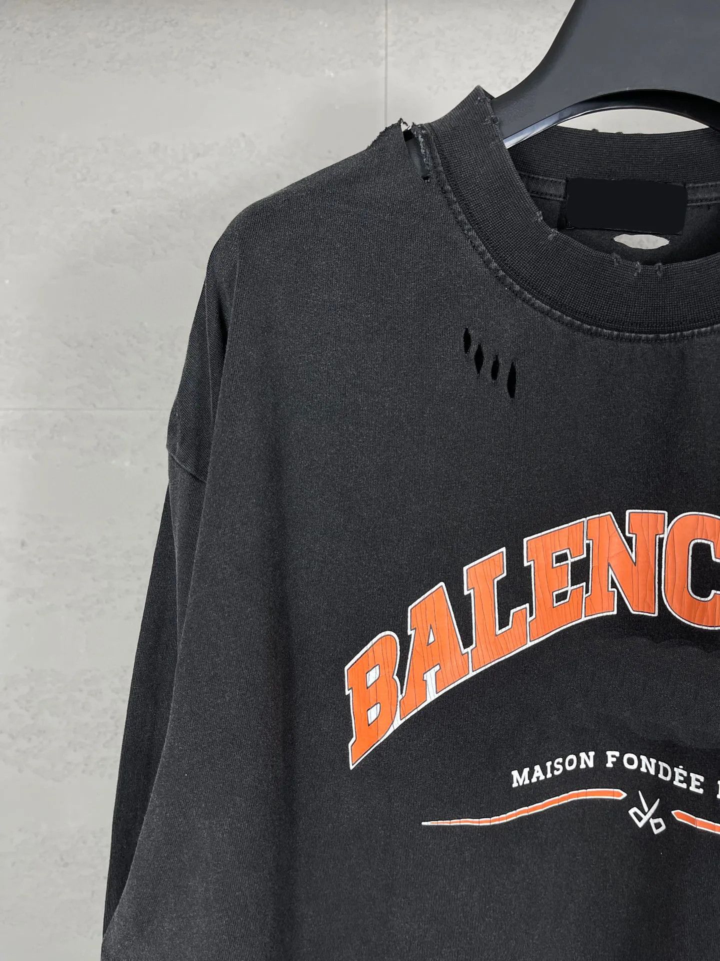 Balenciaga o1s1wg110624 Med Molleton Regular Crewneck in Black Size US XS / EU 42 / 0 - 3 Thumbnail