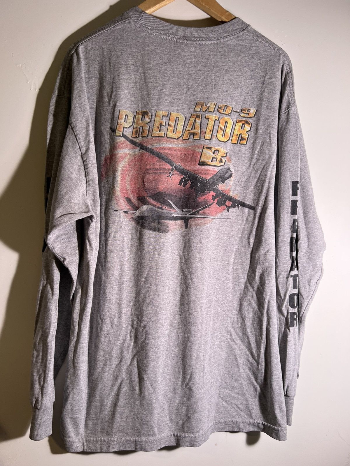 Vintage 90’s 2000’s Y2K VTG Vintage Predator B Military Airplane Tee Size US XL / EU 56 / 4 - 1 Thumbnail