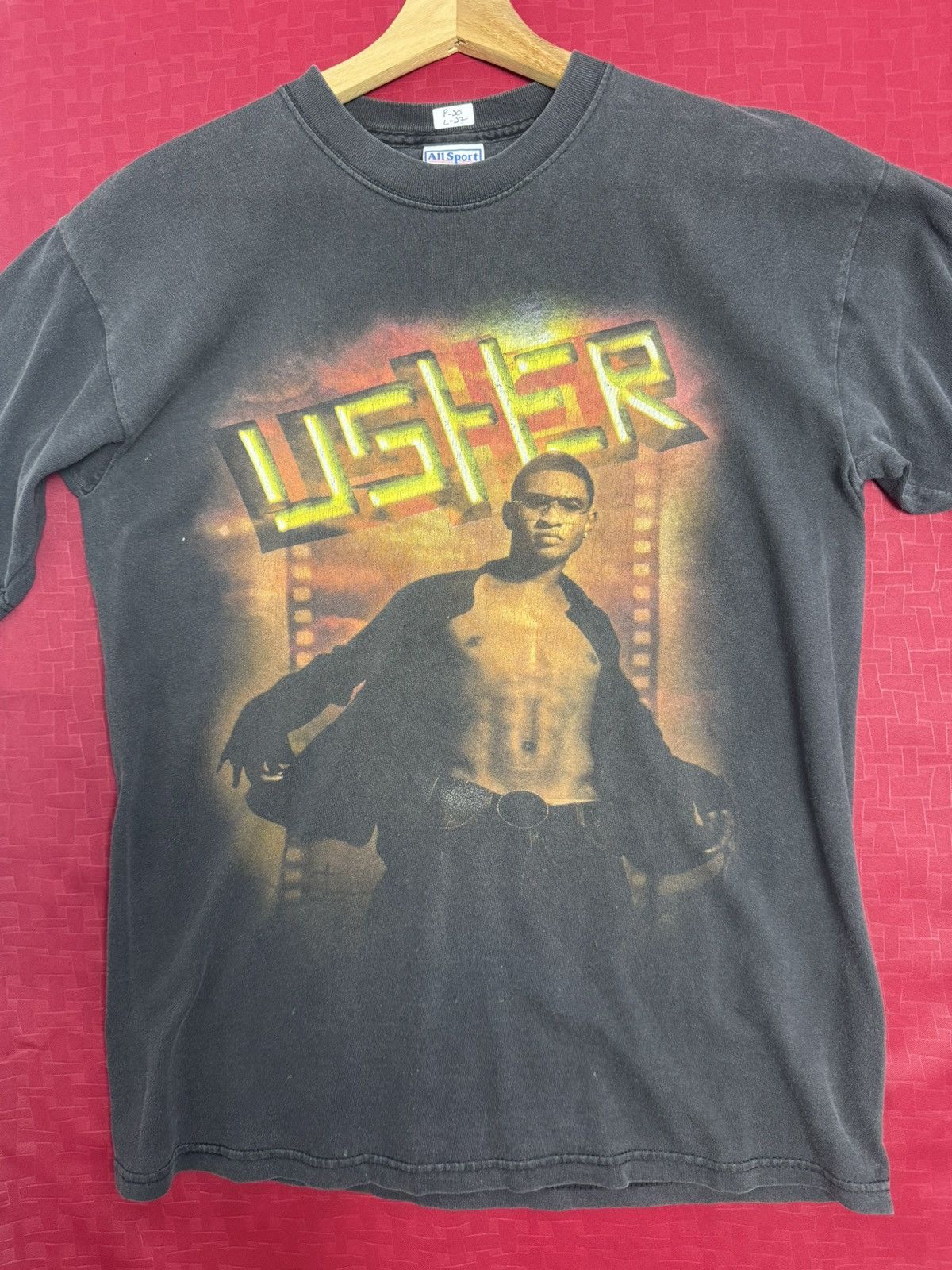 Band Tees × Rap Tees × Vintage Vintage Usher Rap Tees Tour Size US M / EU 48-50 / 2 - 1 Thumbnail