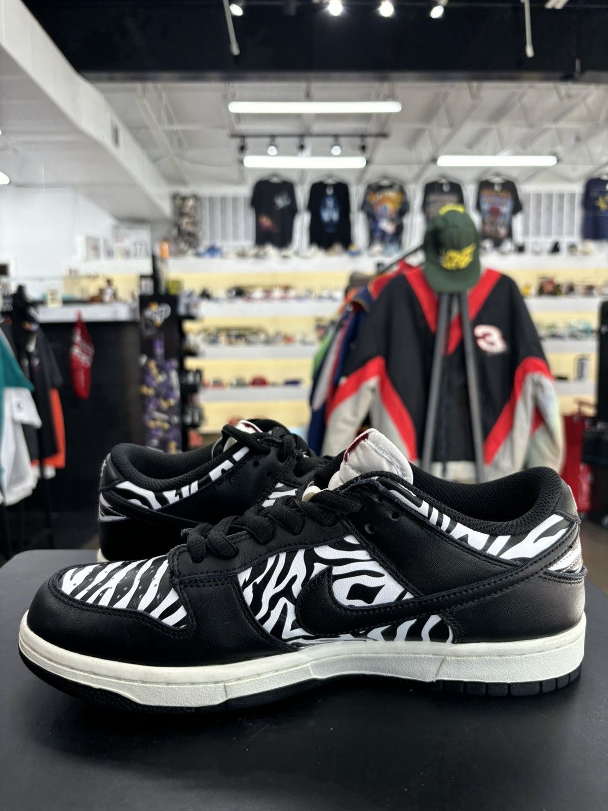 Nike Nike SB Dunk Low OG Quartersnacks Zebra Sz. 7.5 Size US 7.5 / EU 40-41 - 5 Thumbnail