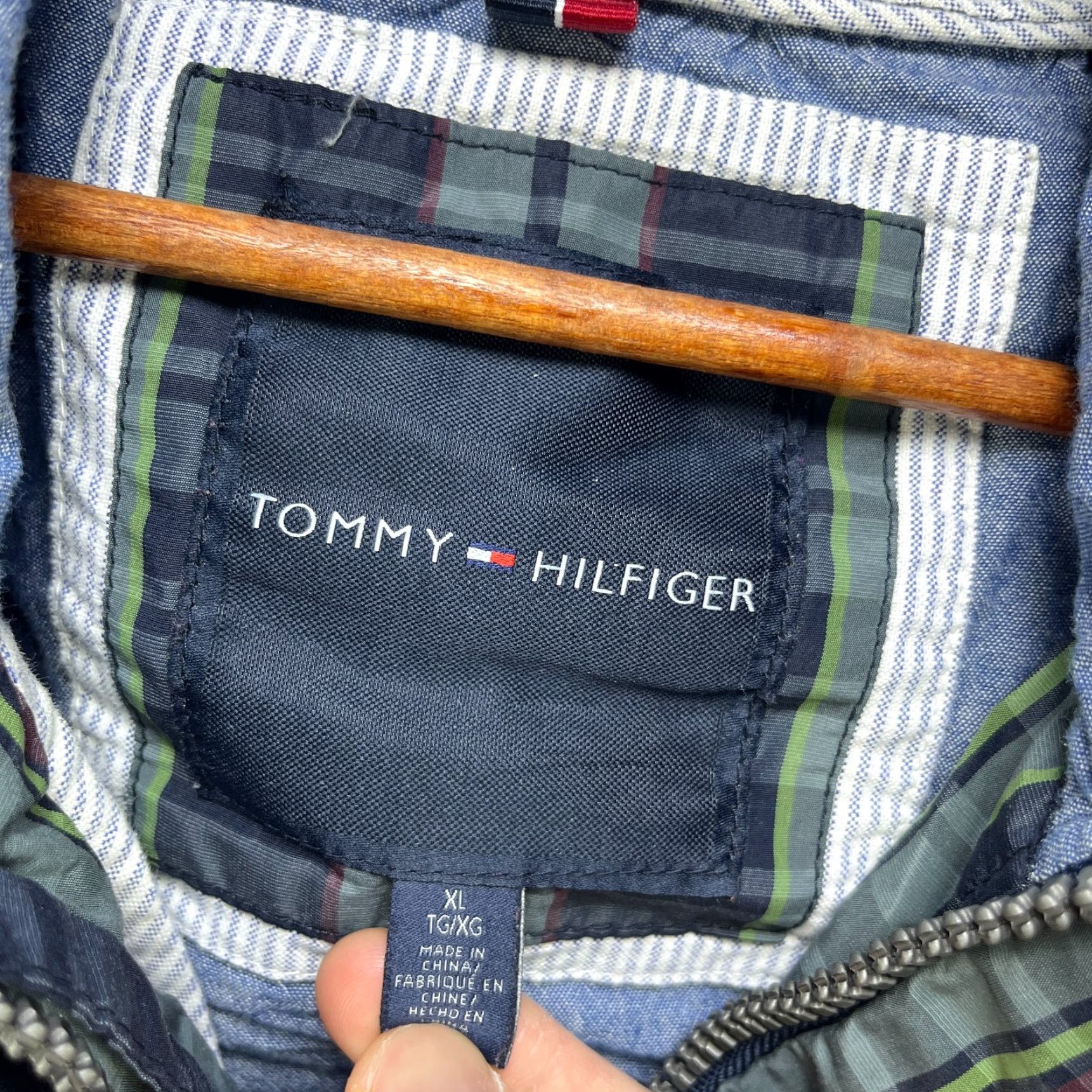 Tommy Hilfiger VINTAGE Tommy Hilfiger Windbreaker Jacket XL Women's Plaid Blue 90s Logo ZIP Packable Regular Casual Windbreaker Jacket Women Mens? Size XL / US 12-14 / IT 48-50 - 5 Thumbnail