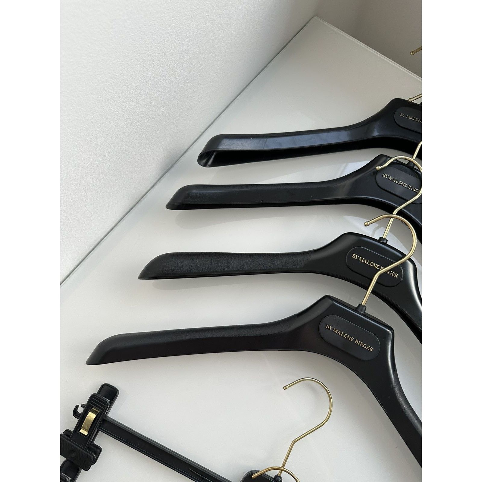 By Malene Birger By malene birger logo premium plastic black hangers Size ONE SIZE - 4 Thumbnail