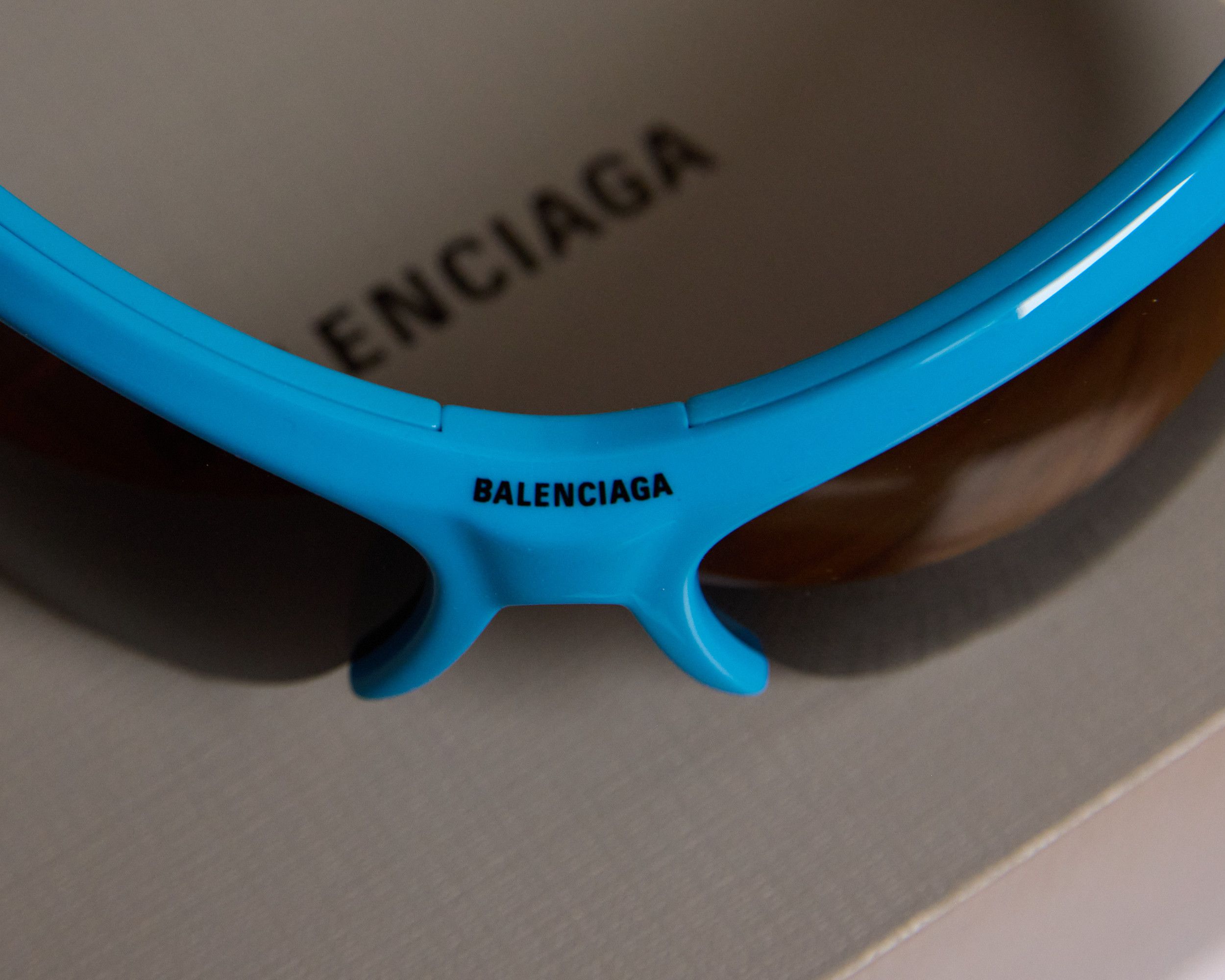 Balenciaga BALENCIAGA FW22 Blue Wire Cat-Eye Sunglasses Size ONE SIZE - 8 Thumbnail