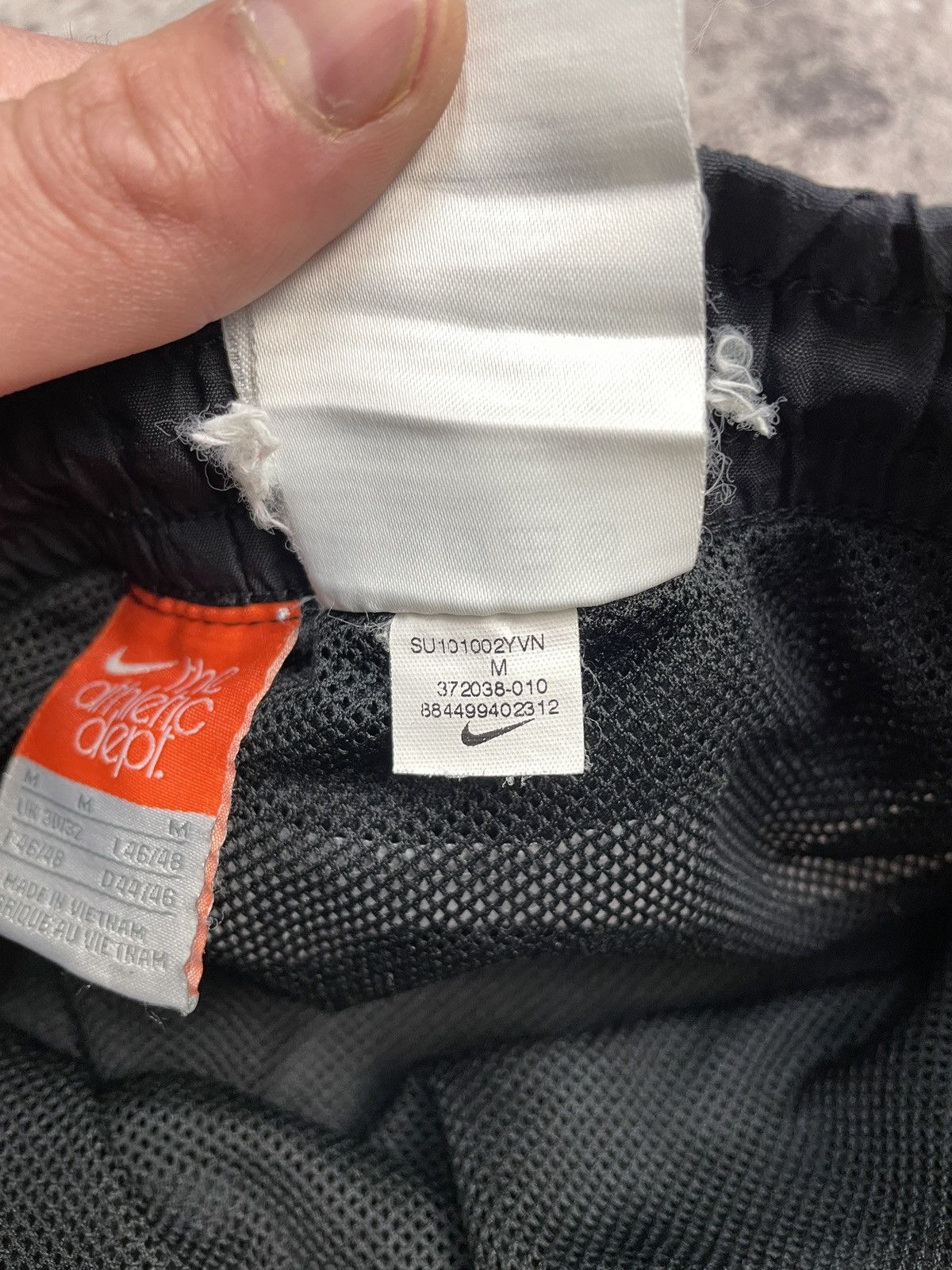 Vintage Vintage Nike Shorts Mini Swoosh Logo 00s Style Size US 32 / EU 48 - 8 Thumbnail