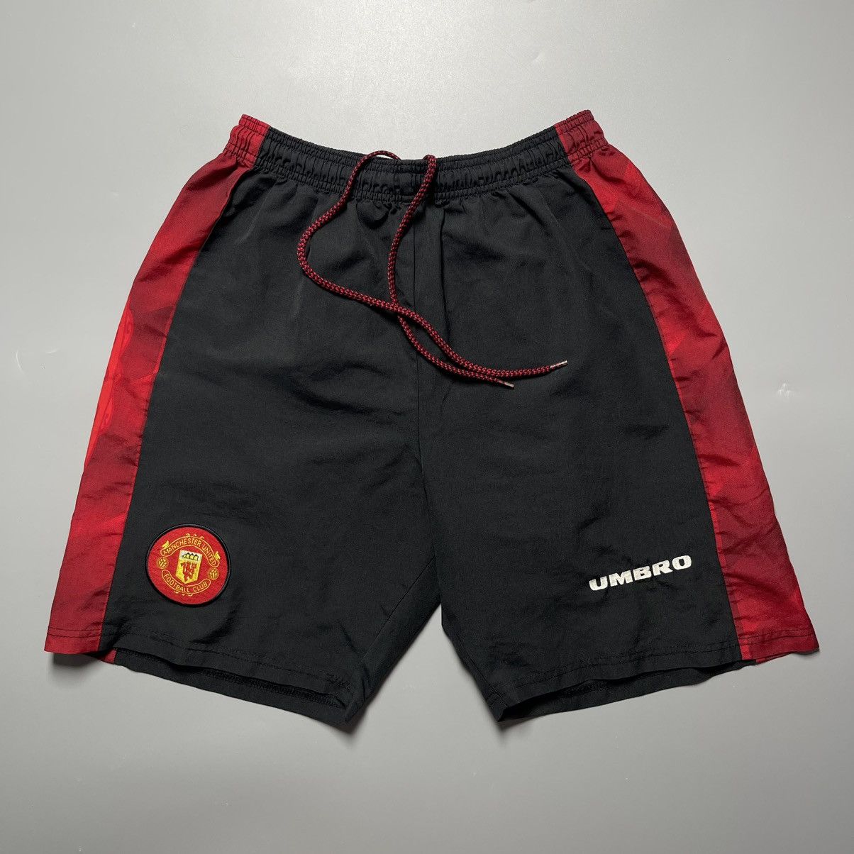 Umbro MAN UNITED UMBRO 1996/1997 FOOTBALL HOME VINTAGE SHORTS Size US 30 / EU 46 - 1 Thumbnail