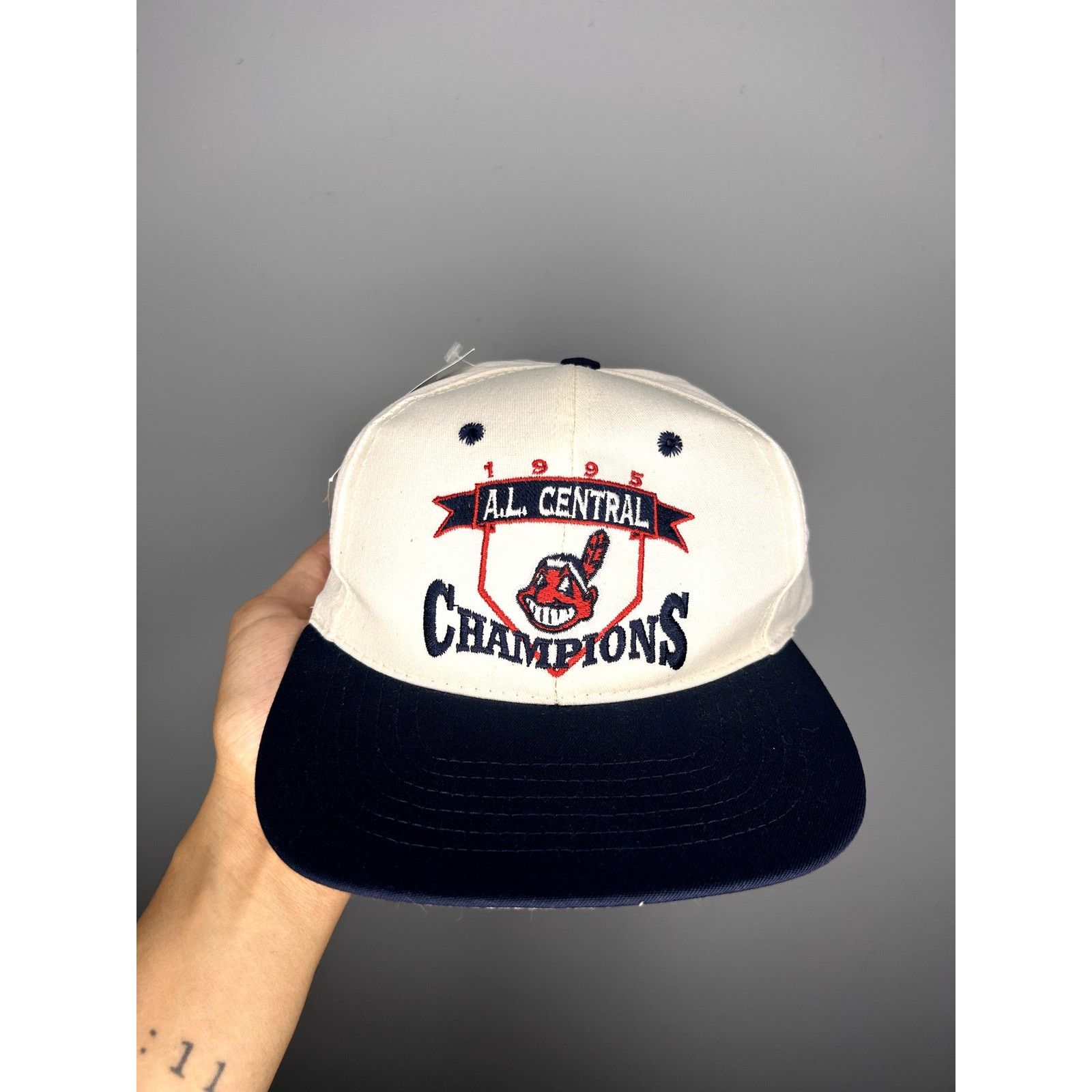 MLB × Vintage Vintage 90s Cleveland Indians MLB Champions Snapback Hat Size ONE SIZE - 1 Thumbnail