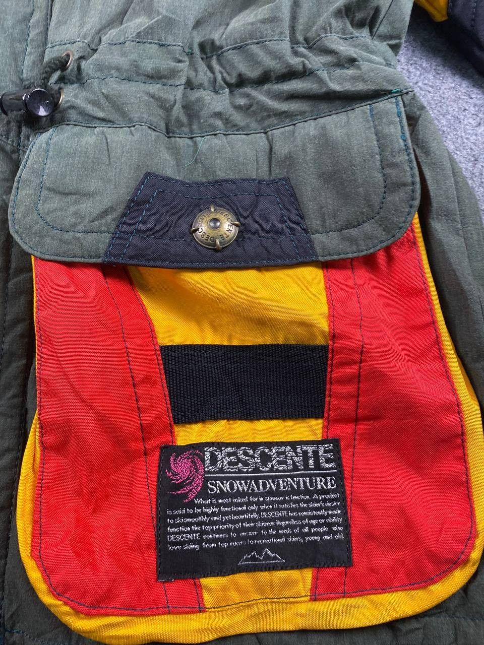 descente snow adventure multipocket jacket nice design