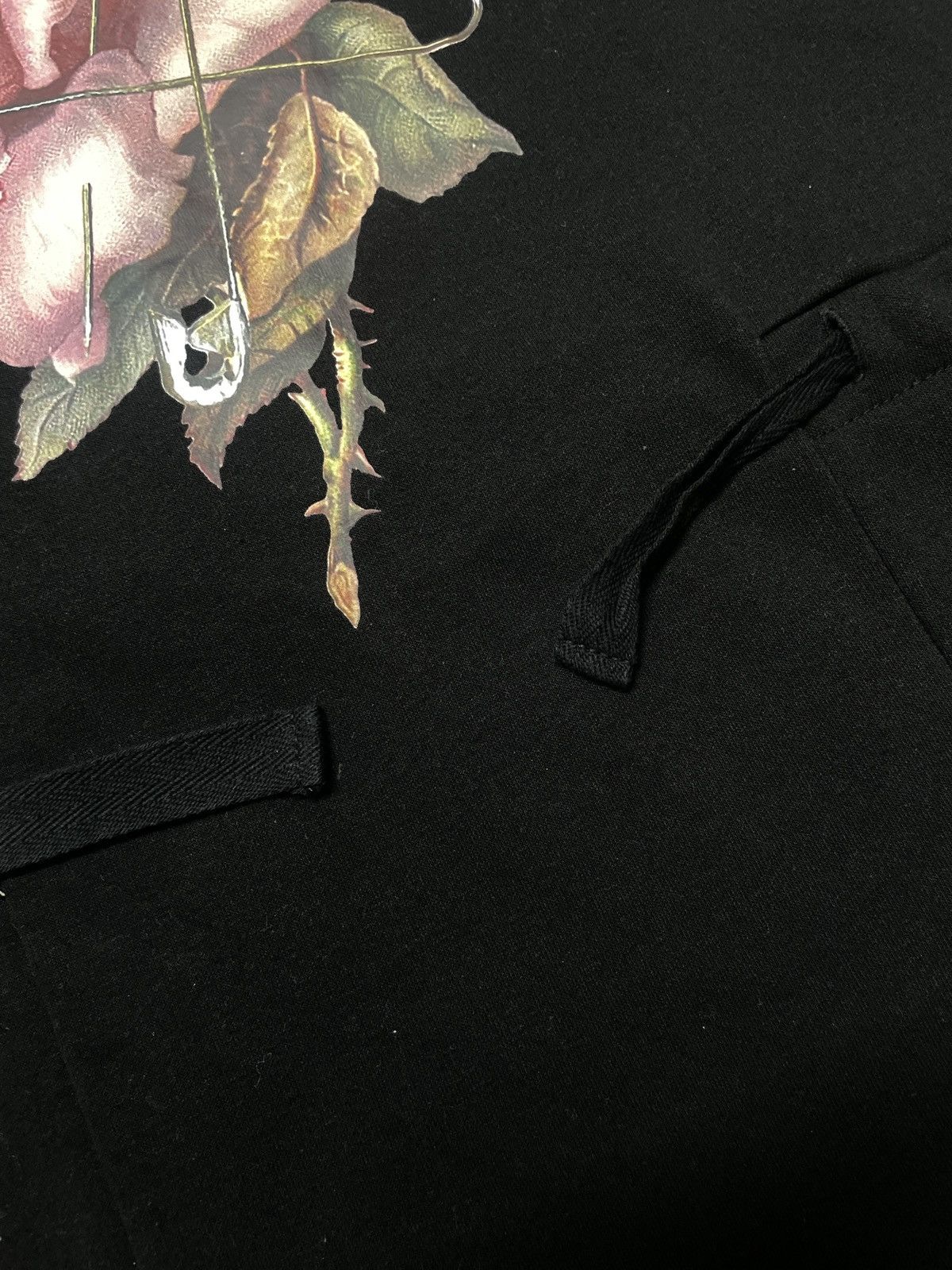 GU × Undercover ‼️Offer‼️GU X Undercover Flower with Pin Hoodie Size US XL / EU 56 / 4 - 6 Thumbnail