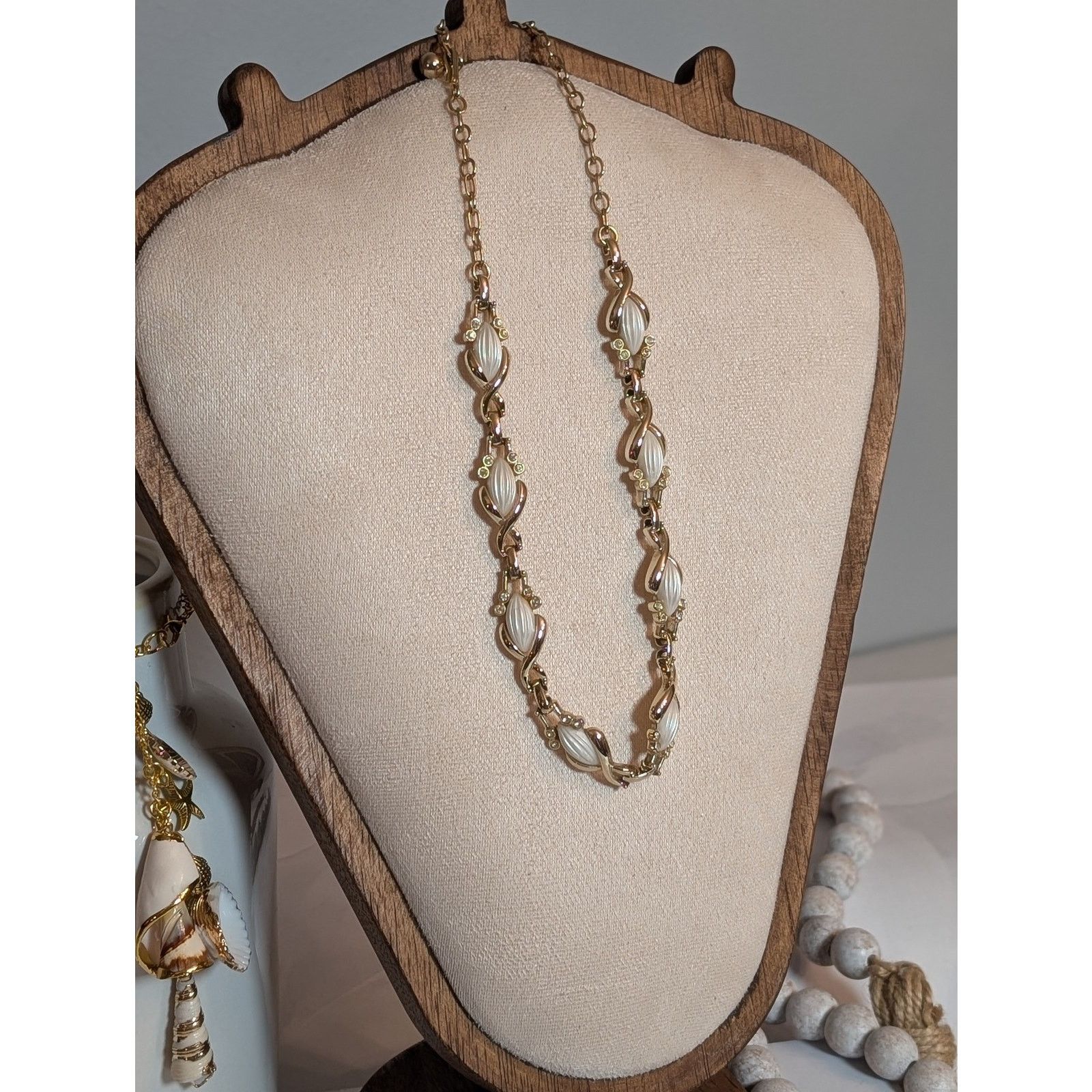 Vintage VTG 1958 Sarah Coventry My Fair Lady White Beaded Necklace Size ONE SIZE - 2 Thumbnail