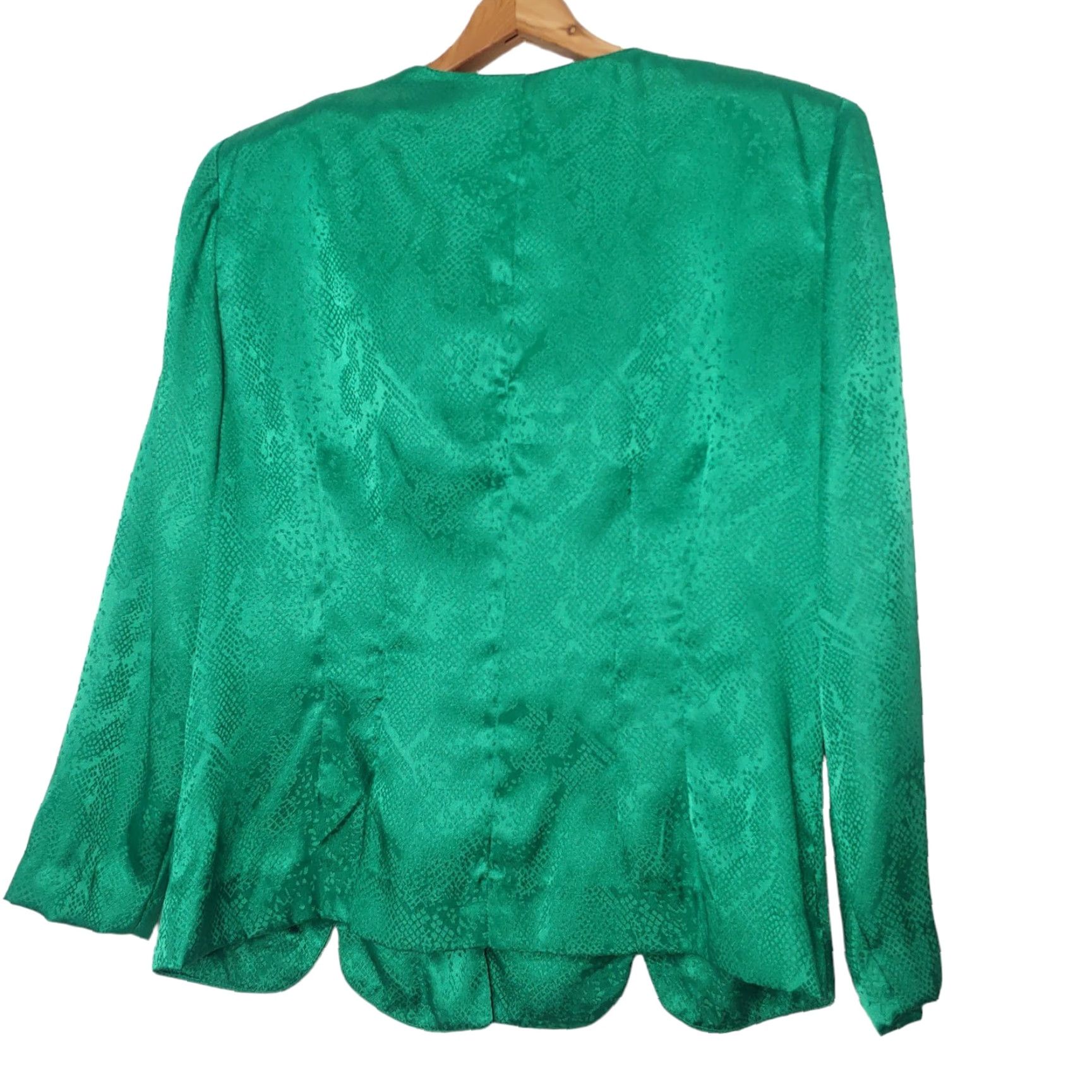 Vintage VINTAGE Lady Carol Blouse Petites M Green Satin Snakeskin Print Snap Long Sleeve V-Neck Asian Jacket Style Blouse Womens Size M / US 6-8 / IT 42-44 - 6 Thumbnail