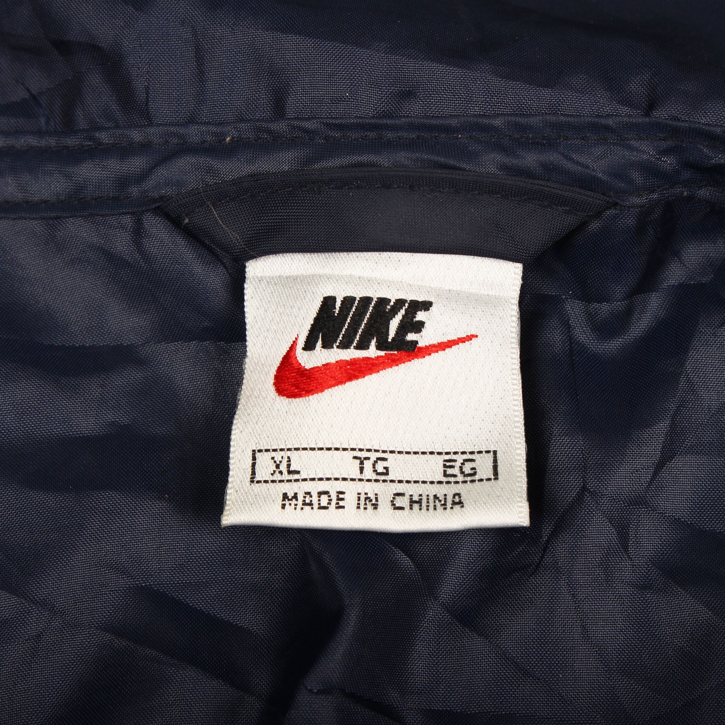 Nike Vintage Nike Windbreaker Jacket Big logo Size XL Size US XL / EU 56 / 4 - 4 Thumbnail