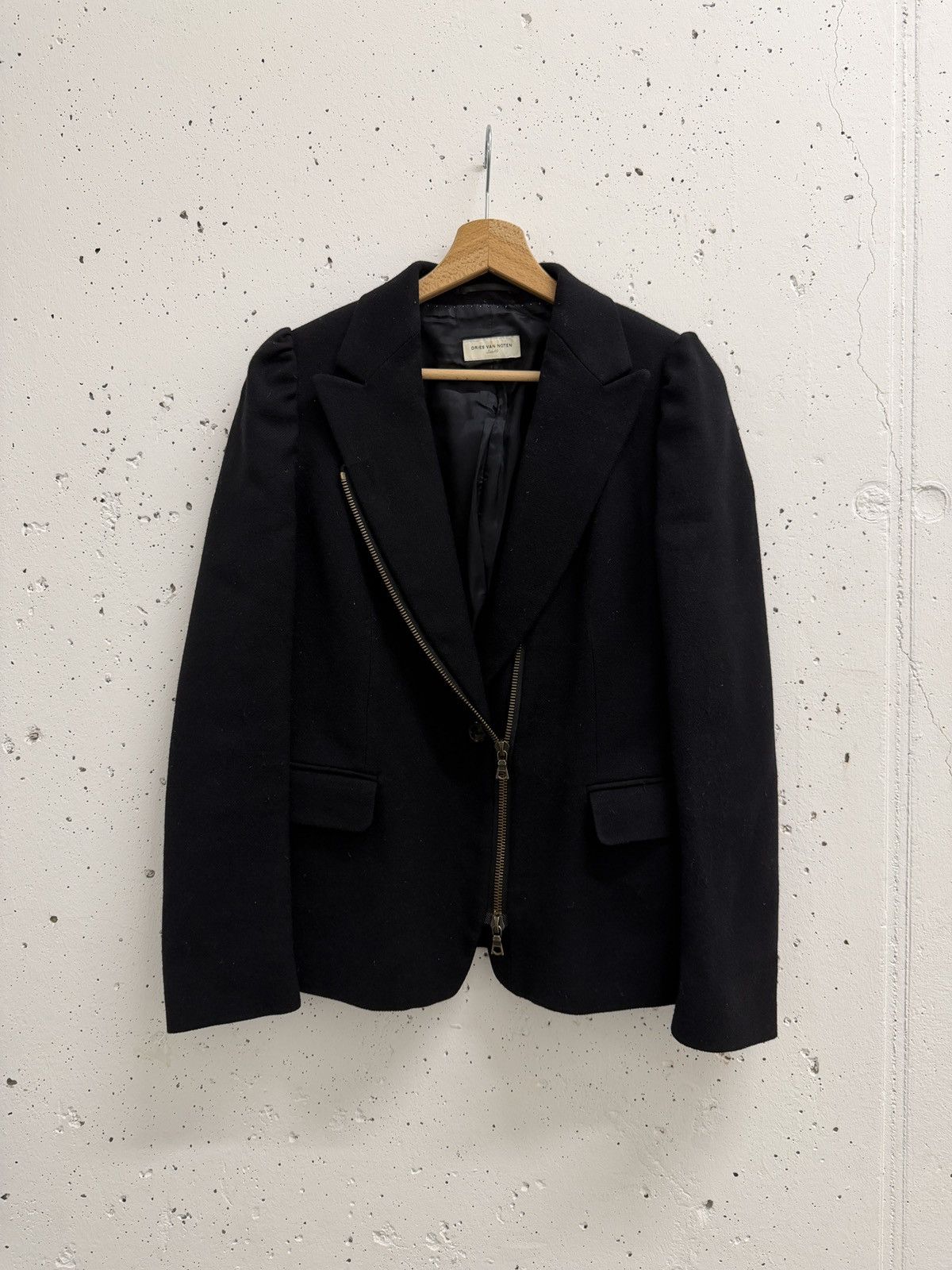 Dries Van Noten Dries Van Noten Asymmetric Zip Wool Blazer Size M / US 6-8 / IT 42-44 - 1 Thumbnail
