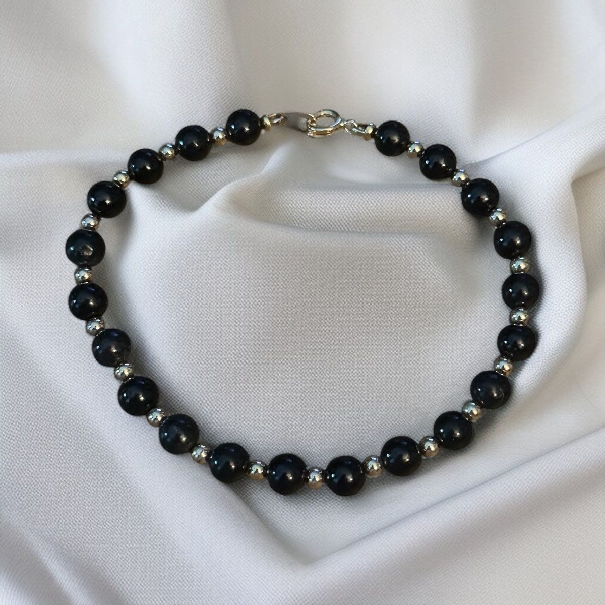 Vintage Vintage black and gold bead bracelet Size ONE SIZE - 1 Thumbnail