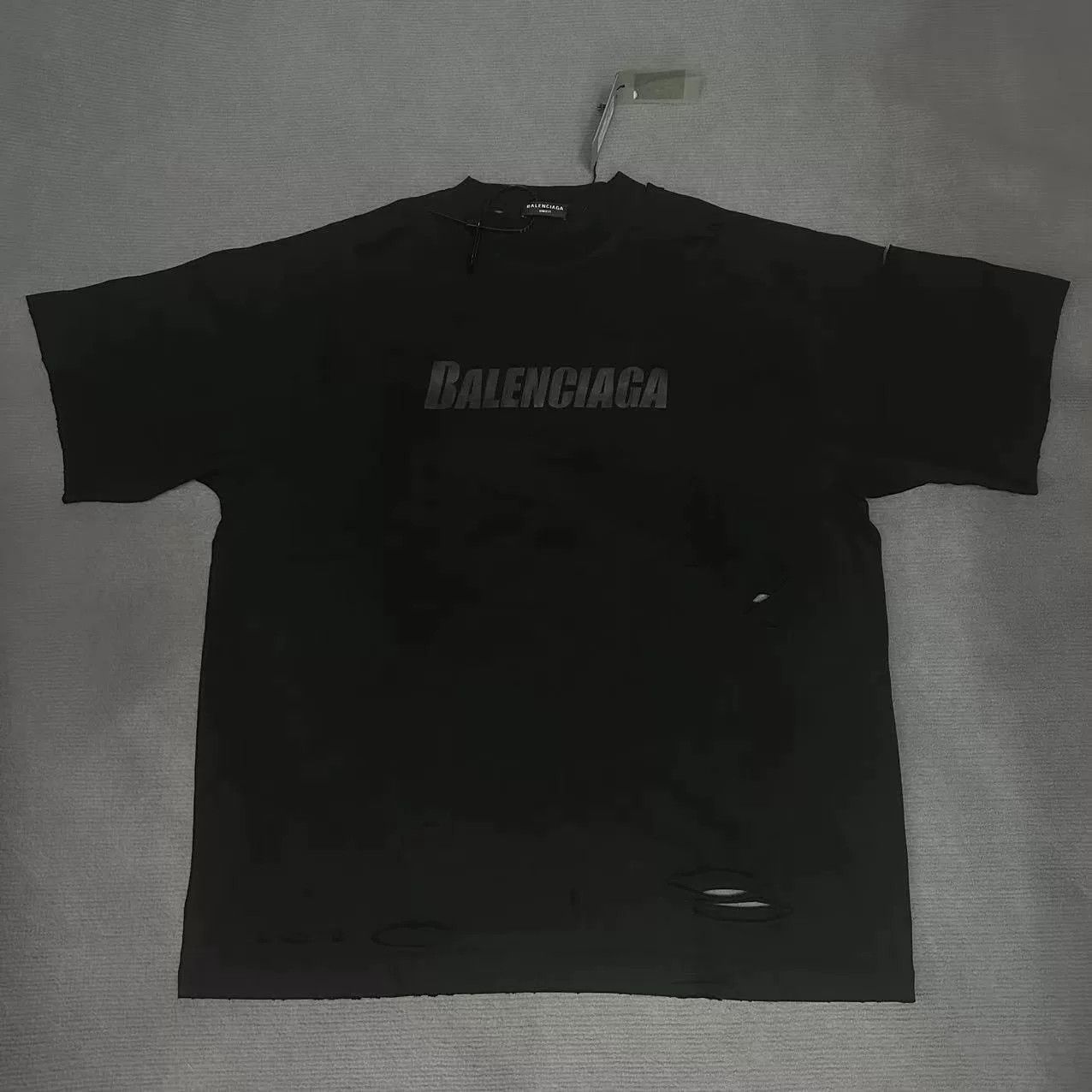 Balenciaga Balenciaga Letter Print Hole Short Sleeve T-shirt Size US M / EU 48-50 / 2 - 1 Thumbnail