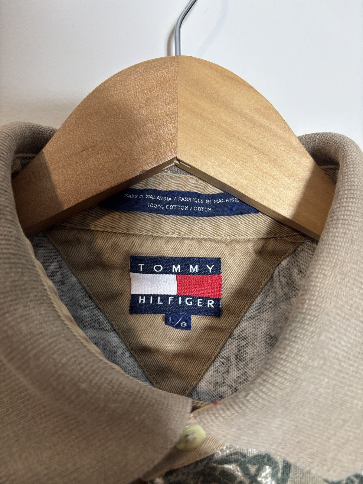 Tommy Hilfiger Vtg Tommy Hilfiger Polo Shirt L All Over Print Hotel Travel Size US L / EU 52-54 / 3 - 3 Thumbnail