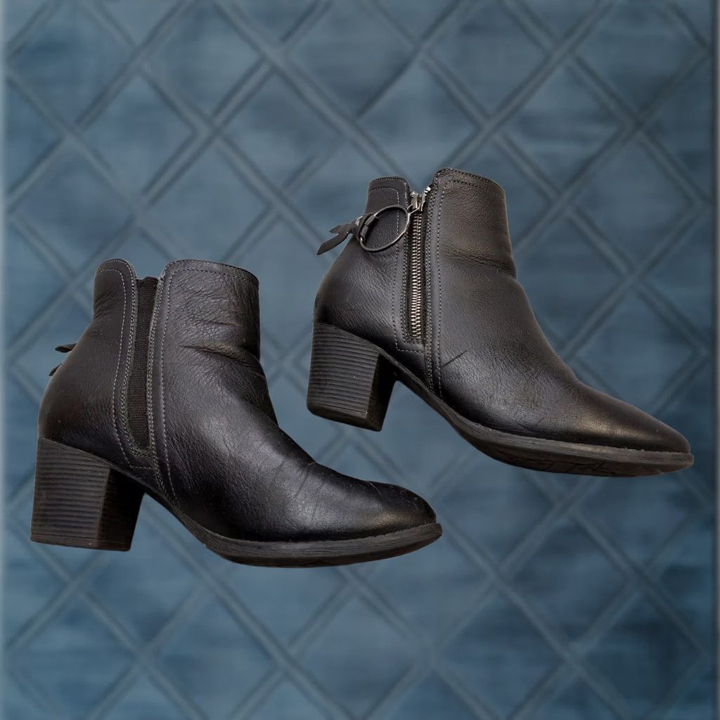 Vintage Boots Womens Size 9 39 Black Leather Ankle Zip Faux Fur Lined Block Heel Booties Size US 9 / IT 39 - 1 Thumbnail