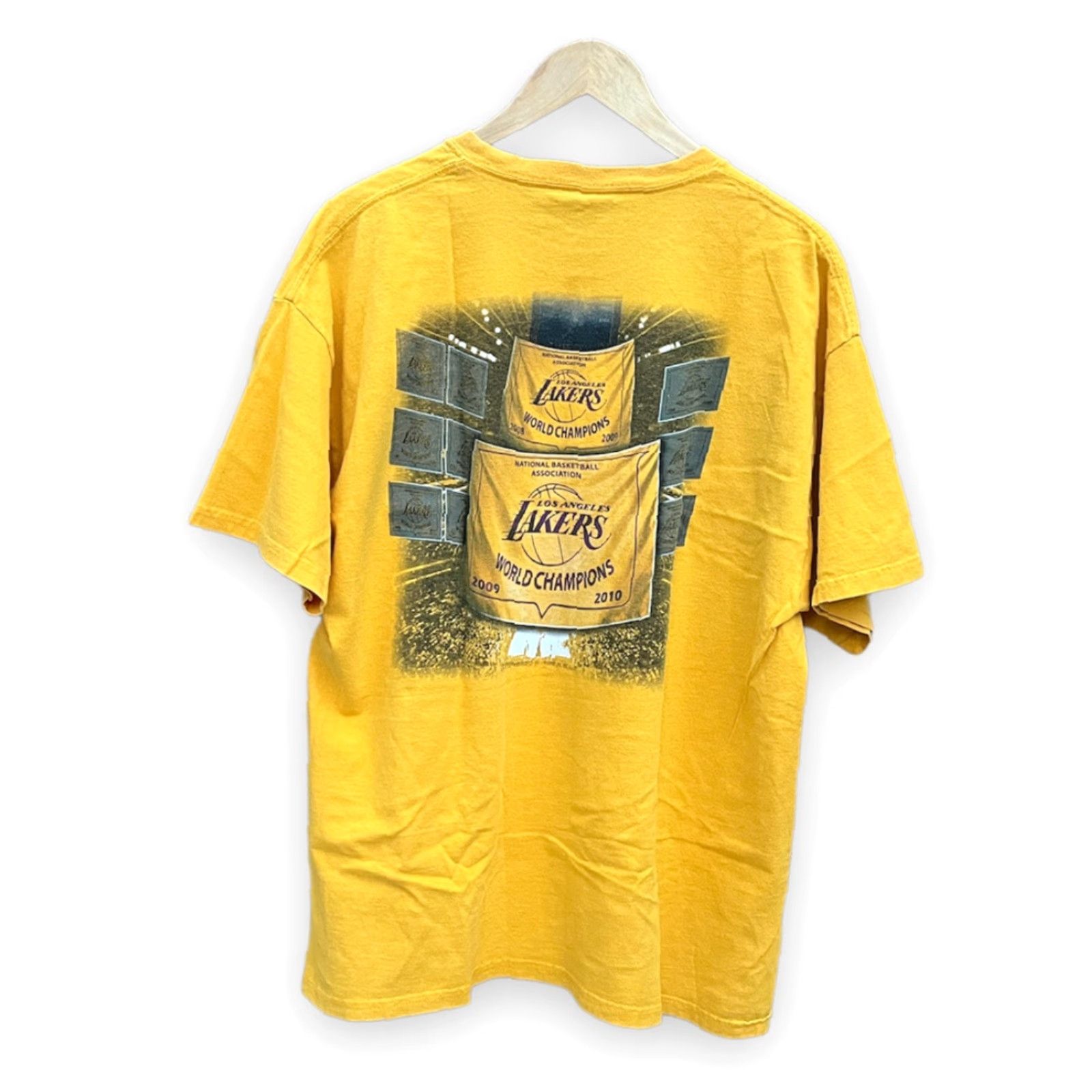 Gildan VINTAGE LA Lakers World Champions 2009 2010 Kobe Bryant Rap Tee Shirt Mens XL Yellow Gildan T-Shirt USA Back To Back 2009 2010 Mens XL Size US XL / EU 56 / 4 - 2 Thumbnail