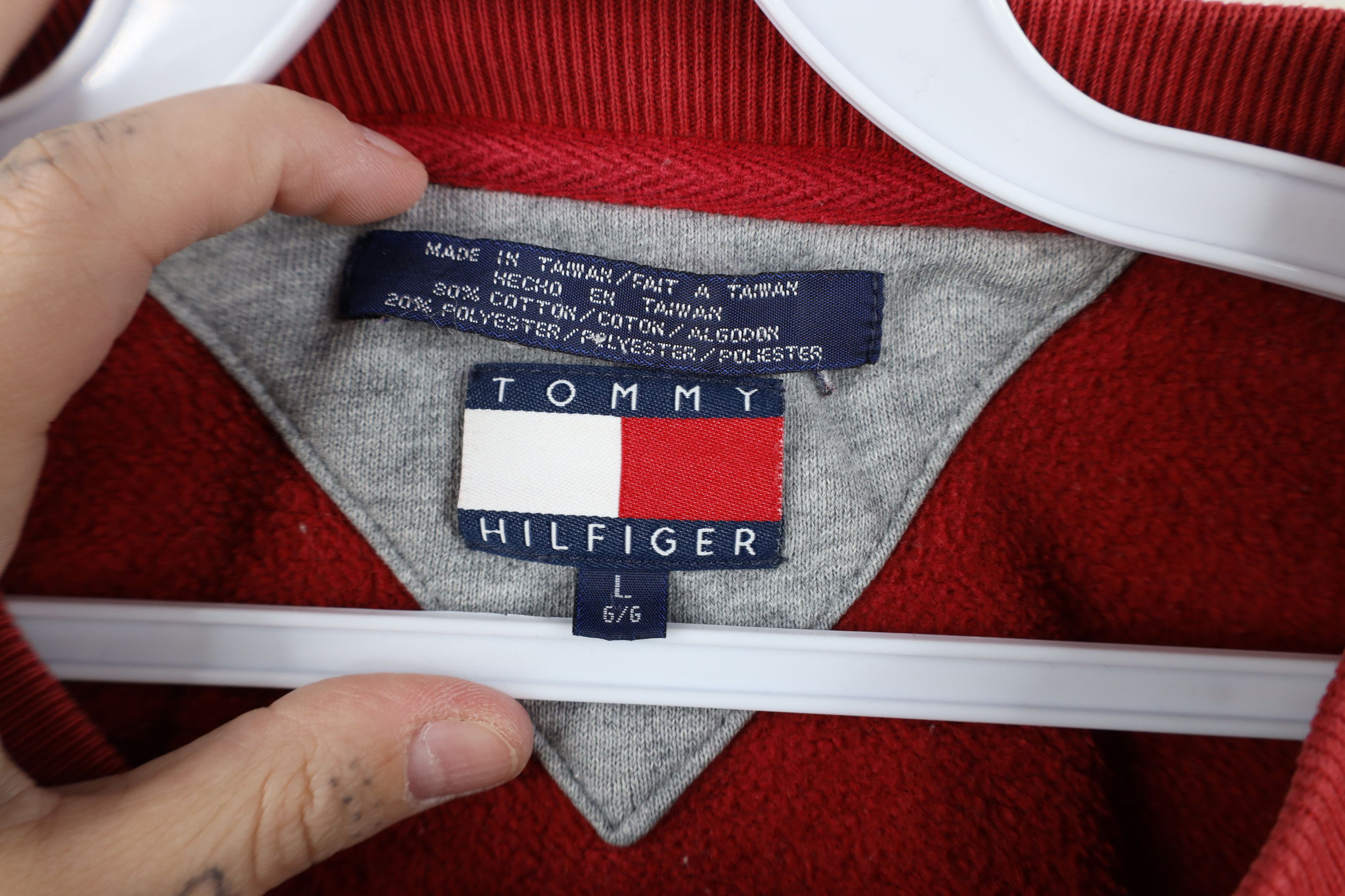 Tommy Hilfiger Vintage 90s Tommy Hilfiger Crest Crewneck Sweatshirt Red Size US L / EU 52-54 / 3 - 10 Thumbnail