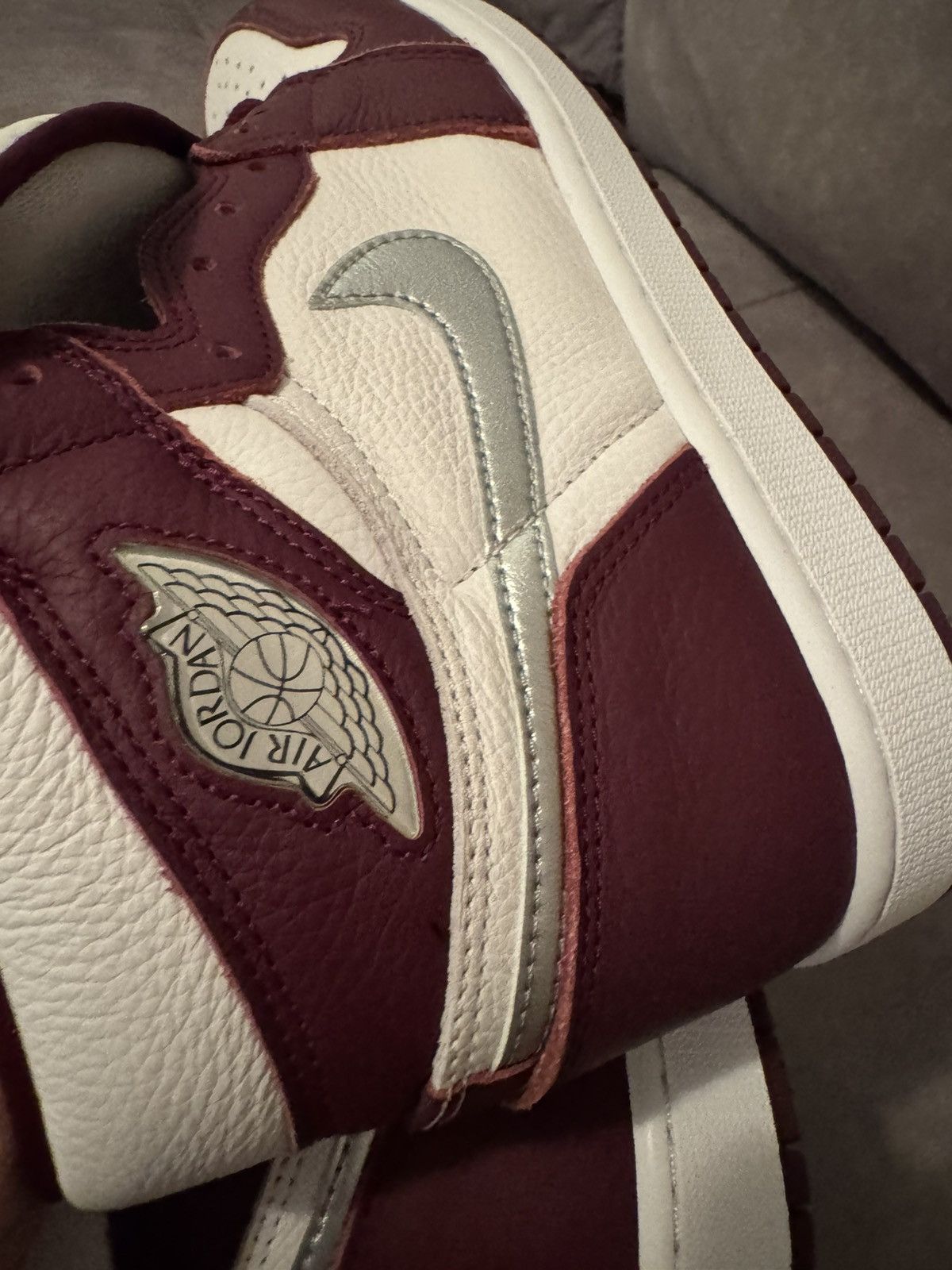 Nike NIKE AIR JORDAN 1 555088-611 “BORDEAUX. US9 new no box condi Size US 9 / EU 42 - 16 Thumbnail
