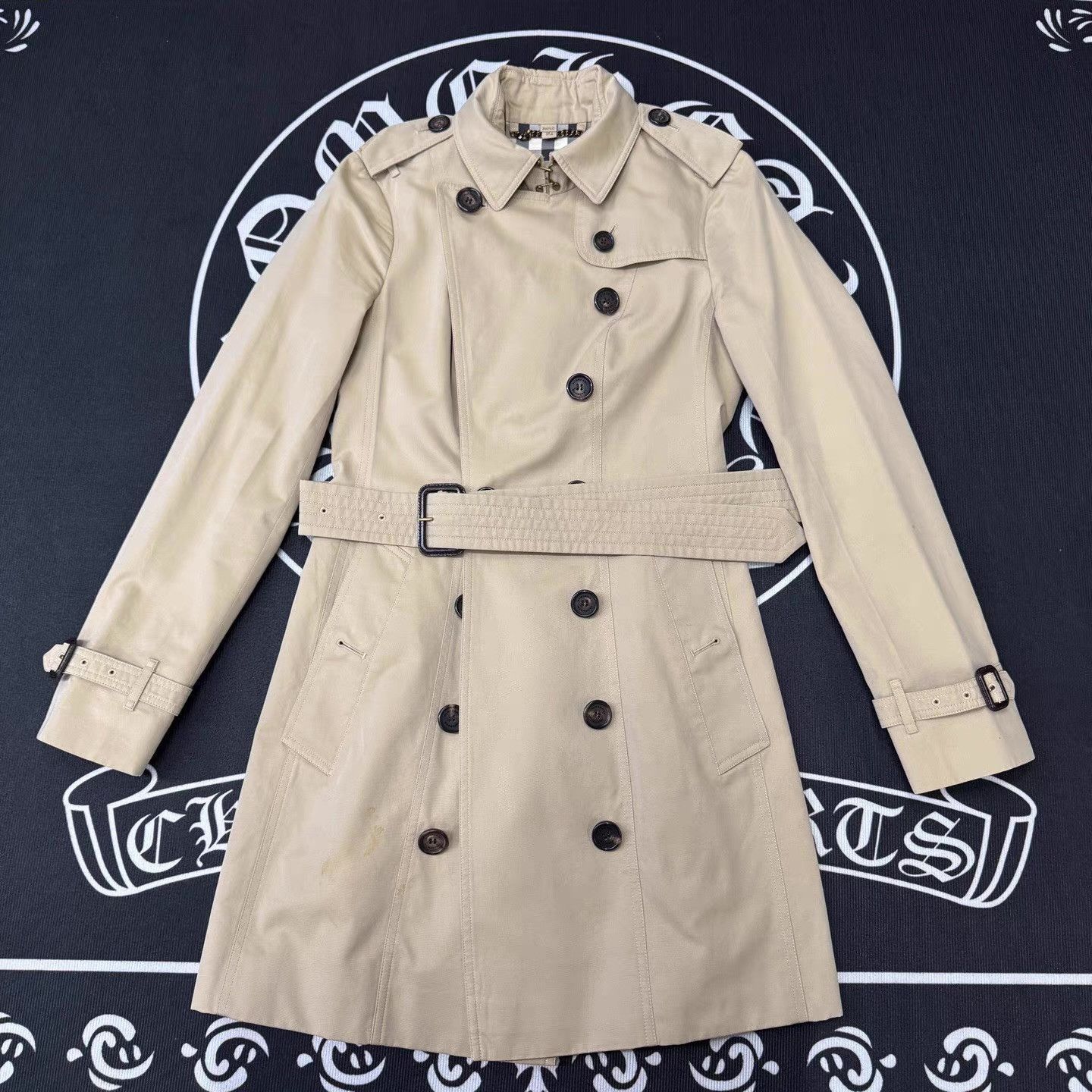 Burberry Beige Double-Breasted Trench Coat with Belt - Size M Size US M / EU 48-50 / 2 - 1 Thumbnail