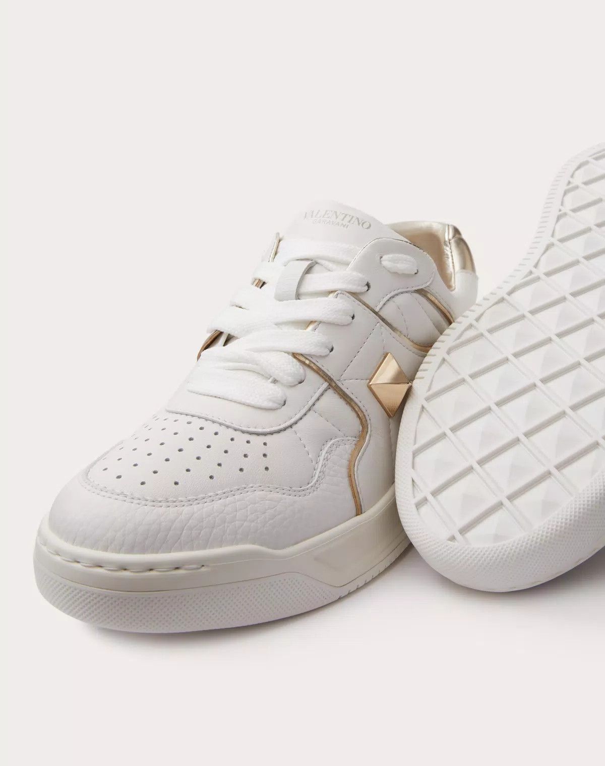 Valentino o1s1wg110625 One Stud Low-Top Calfskin Sneaker in White Size US 5.5 / IT 35.5 - 5 Thumbnail