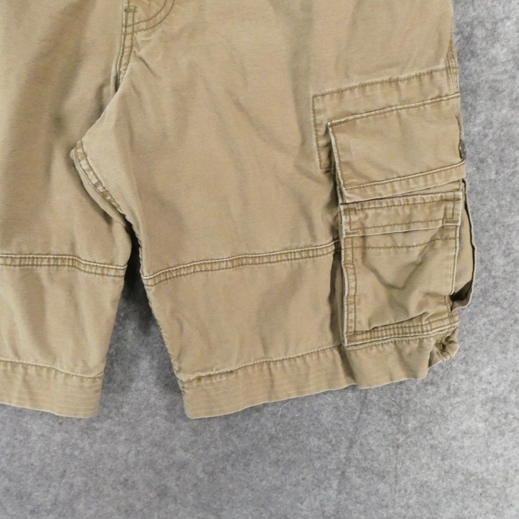Levi's Levi's Cargo Shorts Mens 29 Flat Front Brown Inseam 11" Casual Size US 29 - 4 Thumbnail