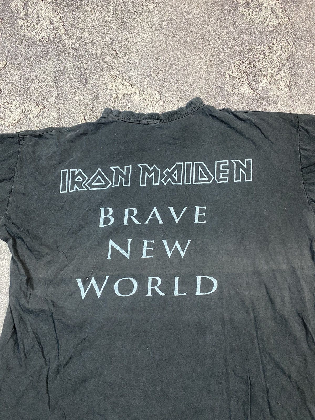Band Tees Vintage Iron Maiden Brave New World Distressed Band Tee Y2K Size US L / EU 52-54 / 3 - 10 Thumbnail