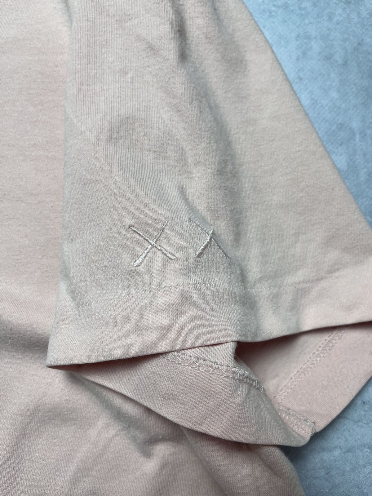 Kaws × Uniqlo VERY RARE UNIQLO X KAWS PINK T-SHIRT Size US L / EU 52-54 / 3 - 3 Thumbnail