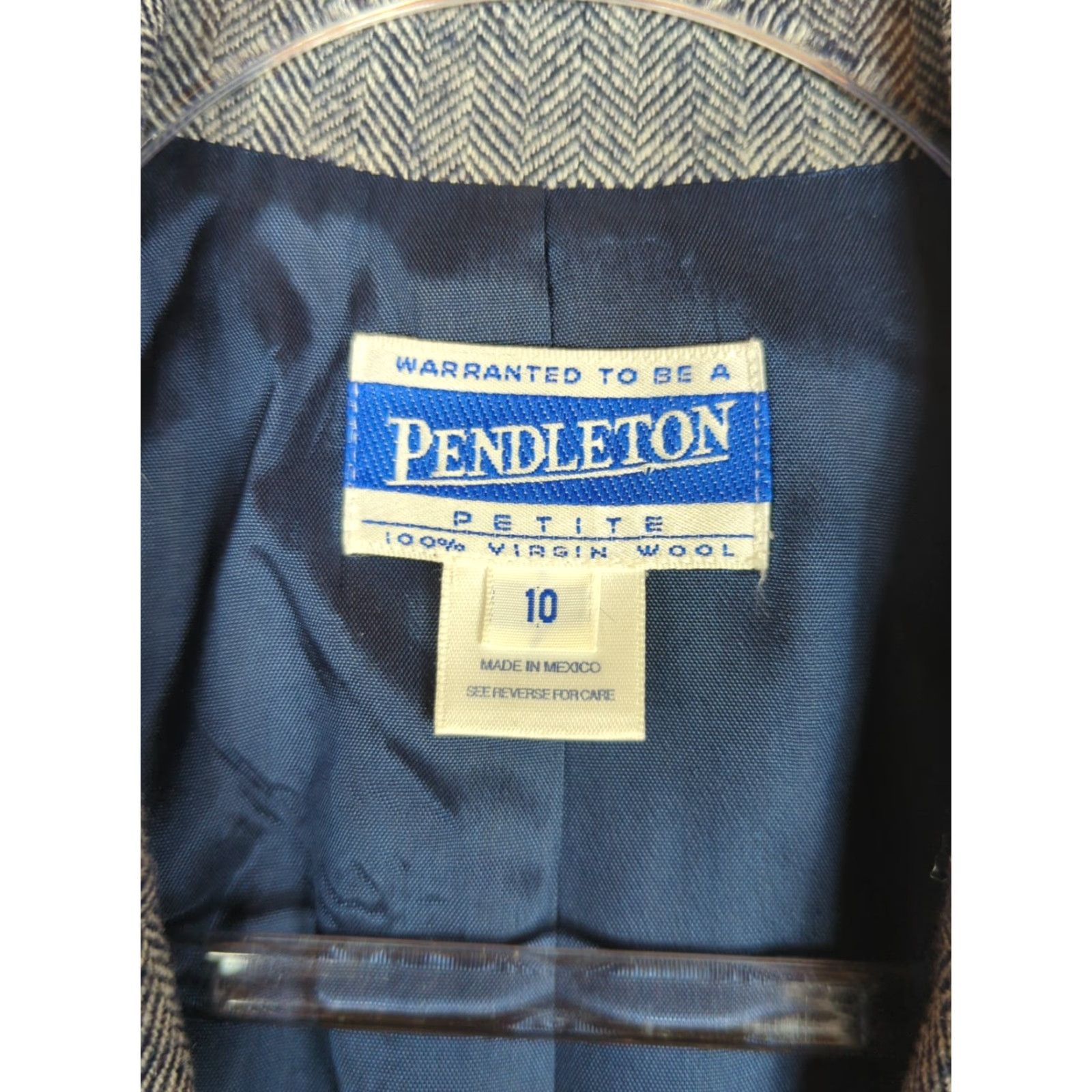 Pendleton VINTAGE Pendleton Blazer Women 10 Navy Blue Herringbone 100% Wool Lined Notch Lapel Two-Button Short? Wait Size L / US 10 / IT 46 - 4 Thumbnail