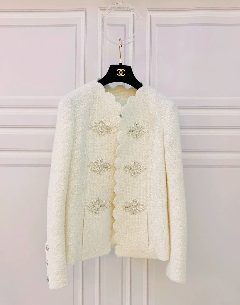 Chanel Chanel White buckle jacket Size XS / US 0-2 / IT 36-38 - 1 Thumbnail