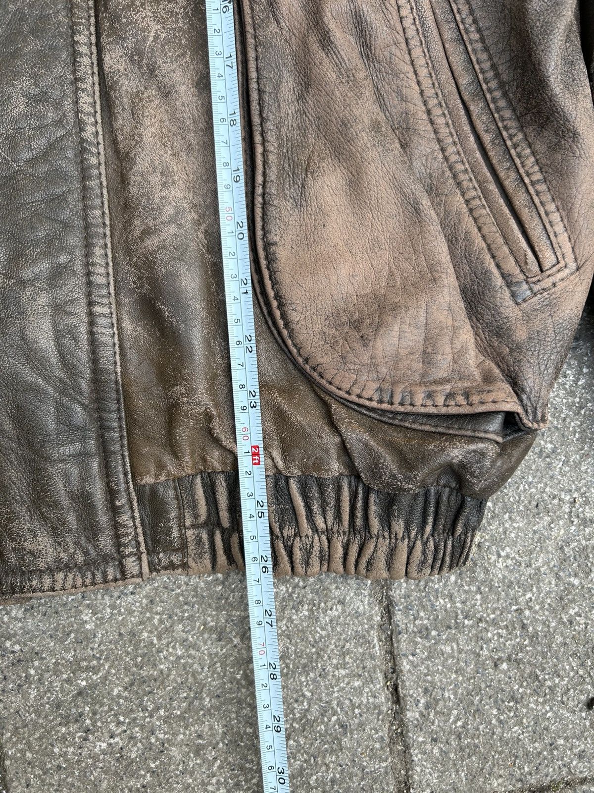 Vintage Vintage 1990s Gino Bertoni Distressed brown Leather Bomber Size US L / EU 52-54 / 3 - 19 Thumbnail