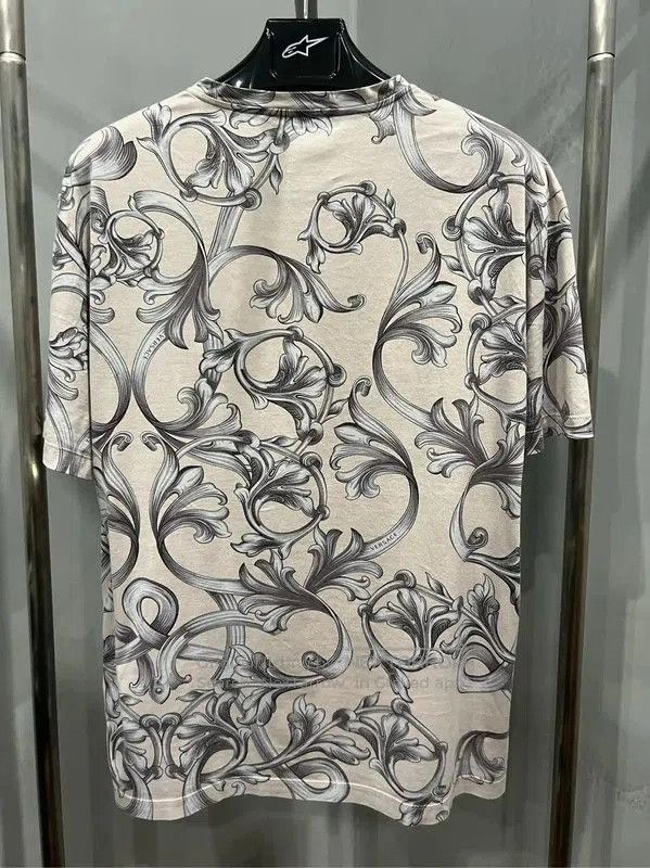 Versace Versace Graphic Print Short-Sleeve T-Shirt . Size US M / EU 48-50 / 2 - 5 Thumbnail