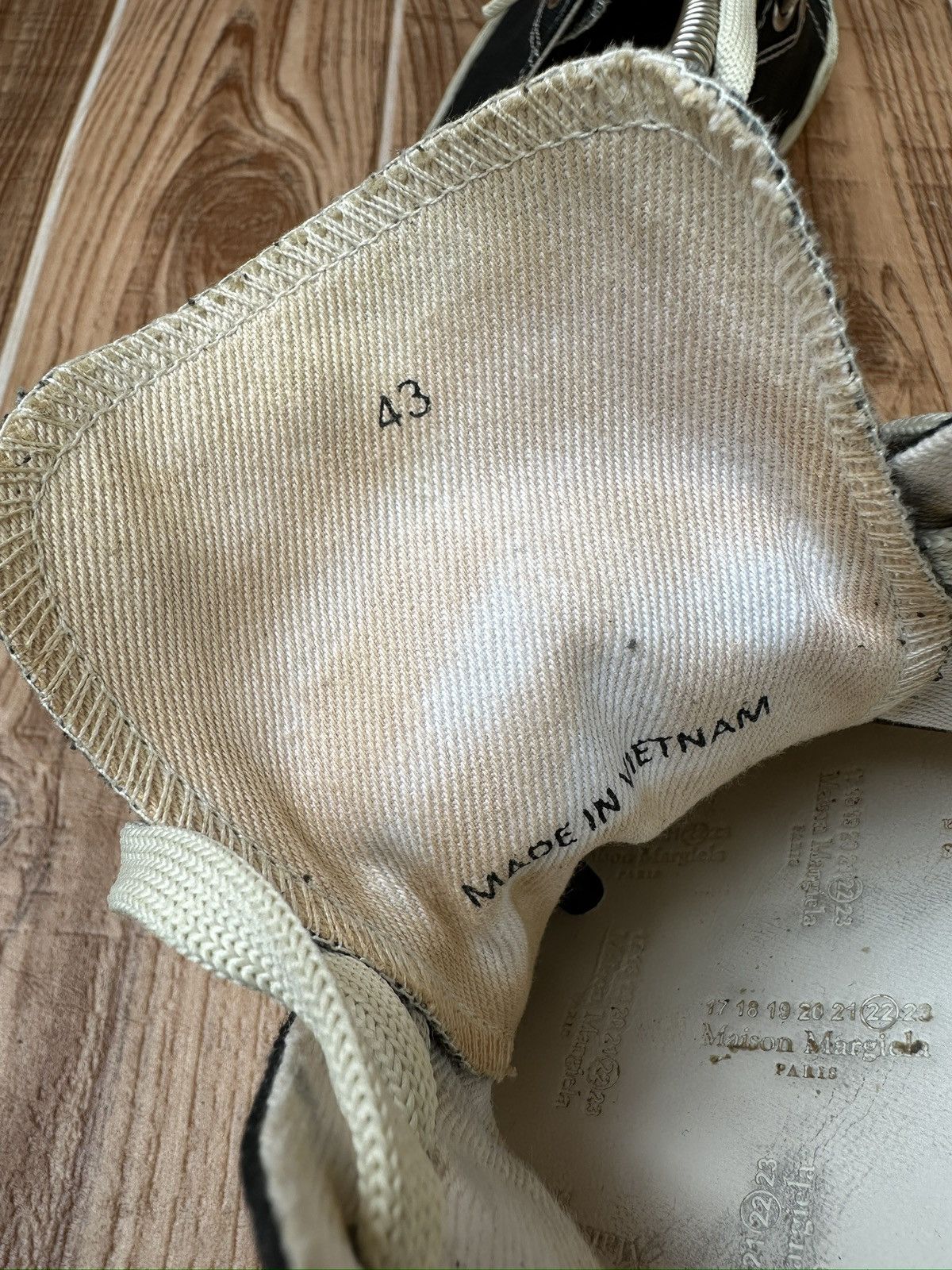 Maison Margiela Maison Margiela Canvas 'Tabi' Lowtops Size US 10 / EU 43 - 16 Thumbnail