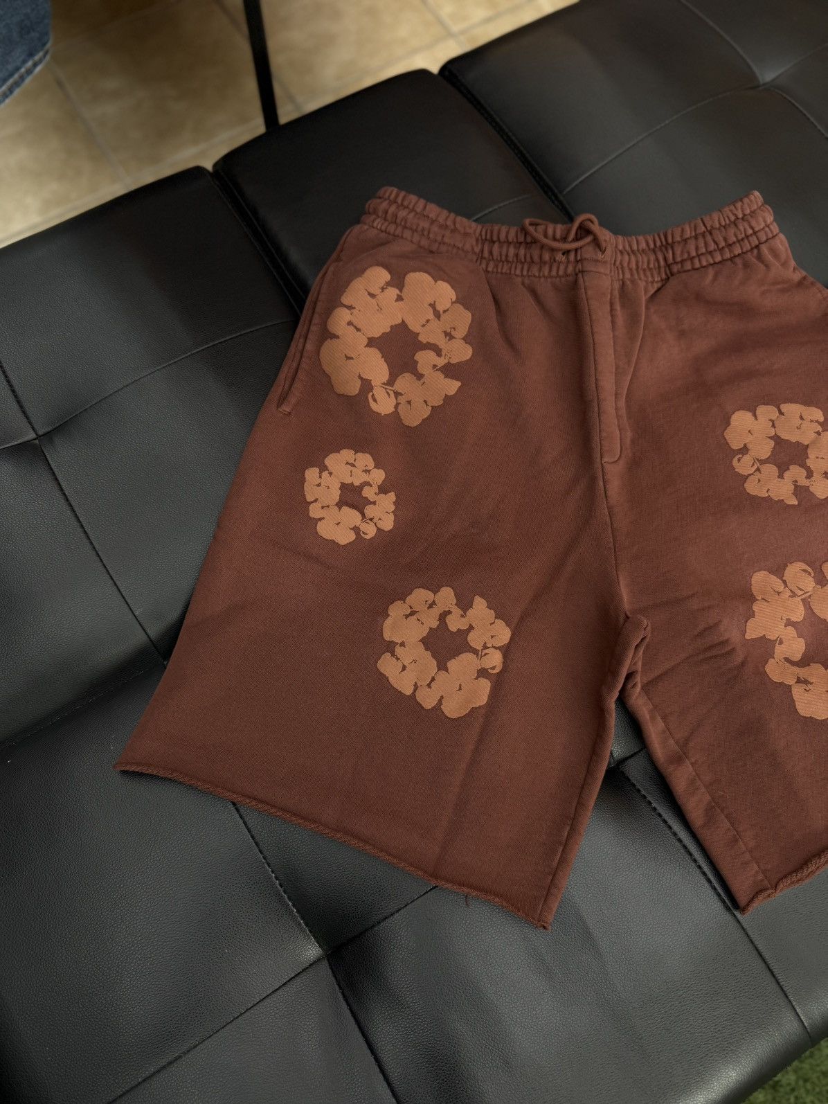 DENIM TEARS Denim Tears 2025 Cotton Wreath Brown Shorts M (NEW) Size US 30 / EU 46 - 2 Thumbnail
