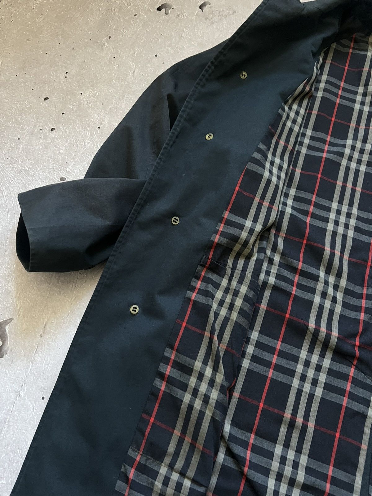 Burberry Very Rare Mans Trench Coat Barberry Size XL Hype Vintage Size US XL / EU 56 / 4 - 12 Thumbnail