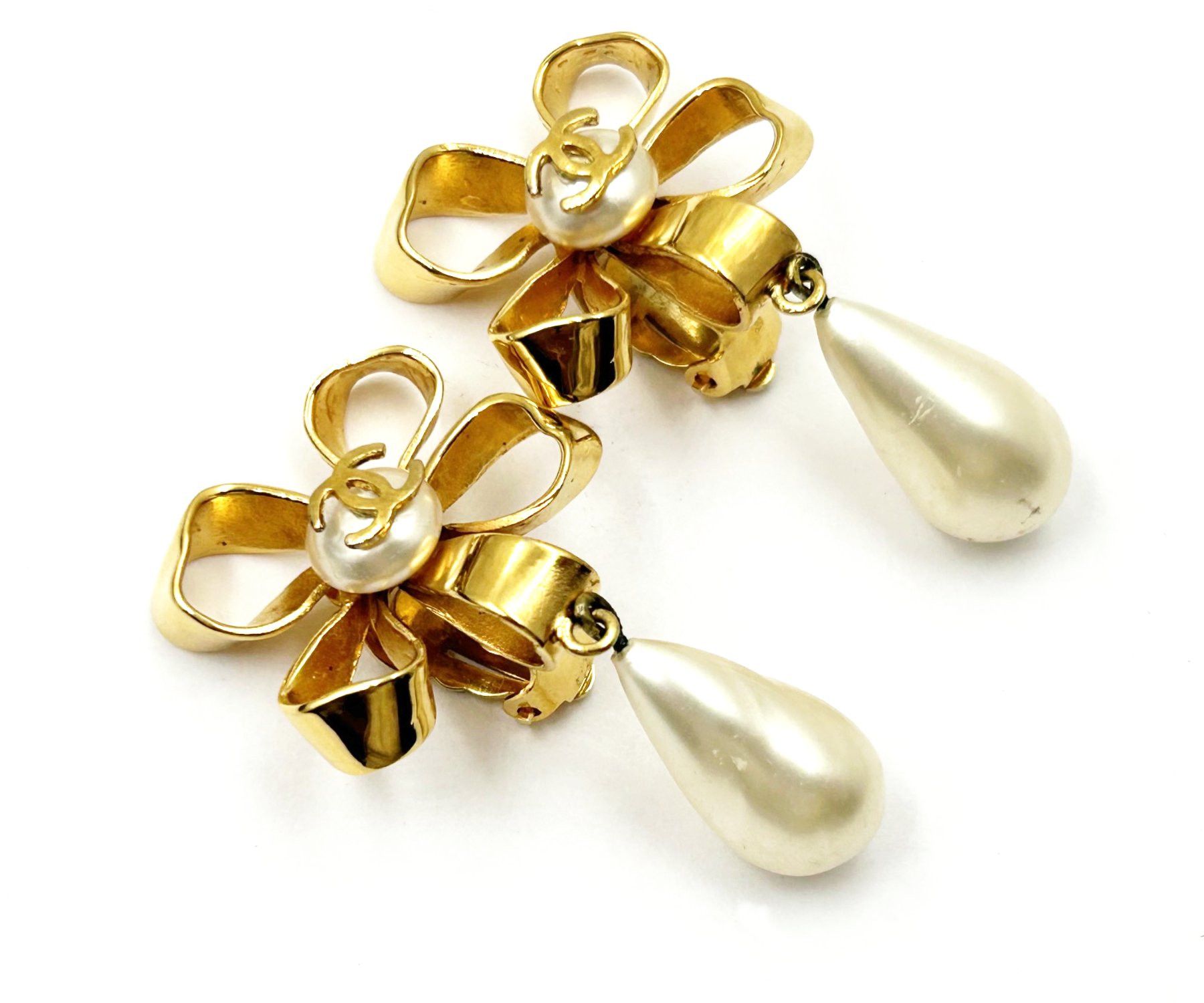 Chanel Chanel Gold Plated CC Ribbon Flower Pearl Dangle Earrings Size ONE SIZE - 7 Thumbnail
