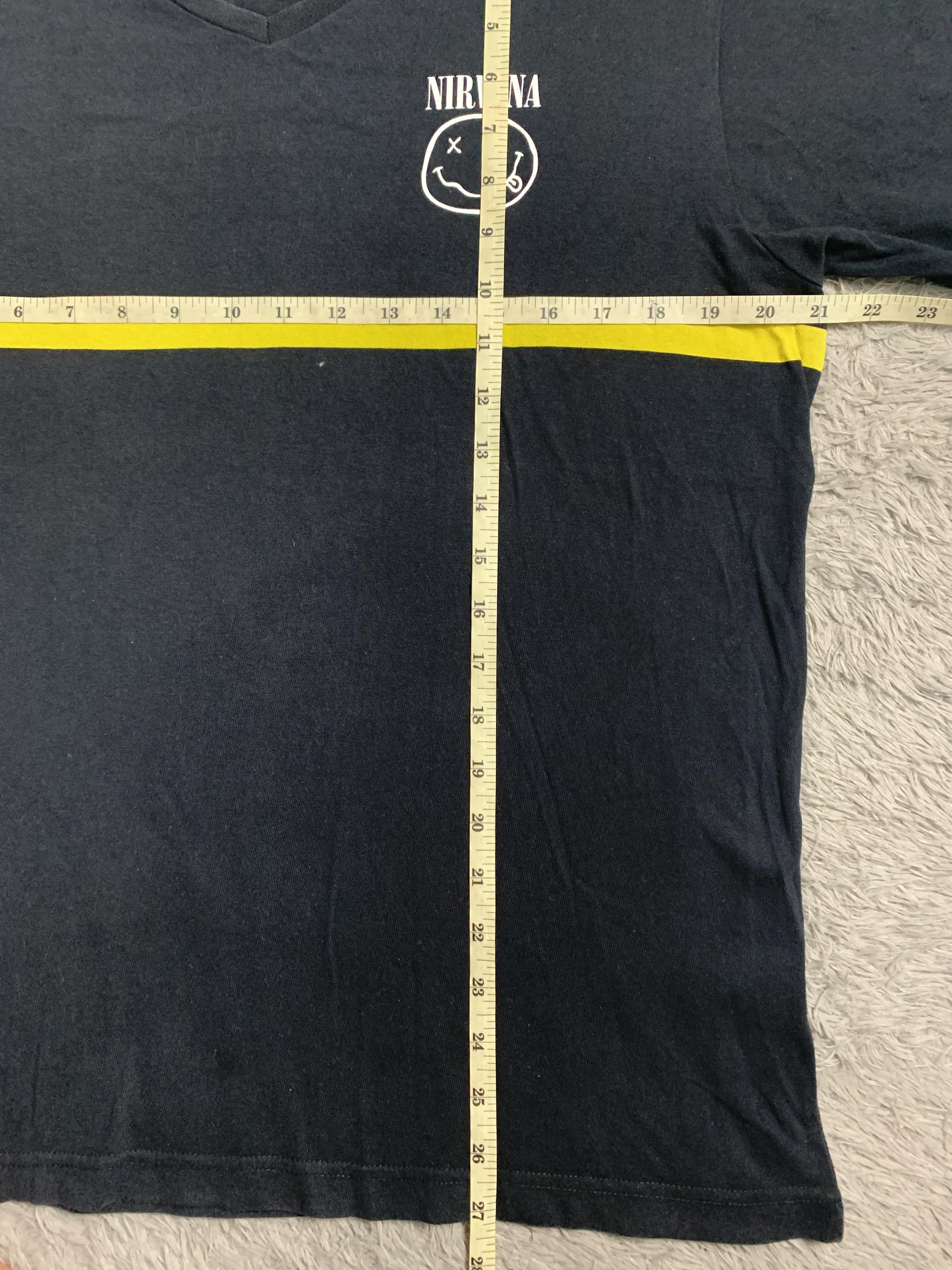 Vintage Nirvana Smiley Logo t-shirt Uniqlo Size US L / EU 52-54 / 3 - 6 Thumbnail