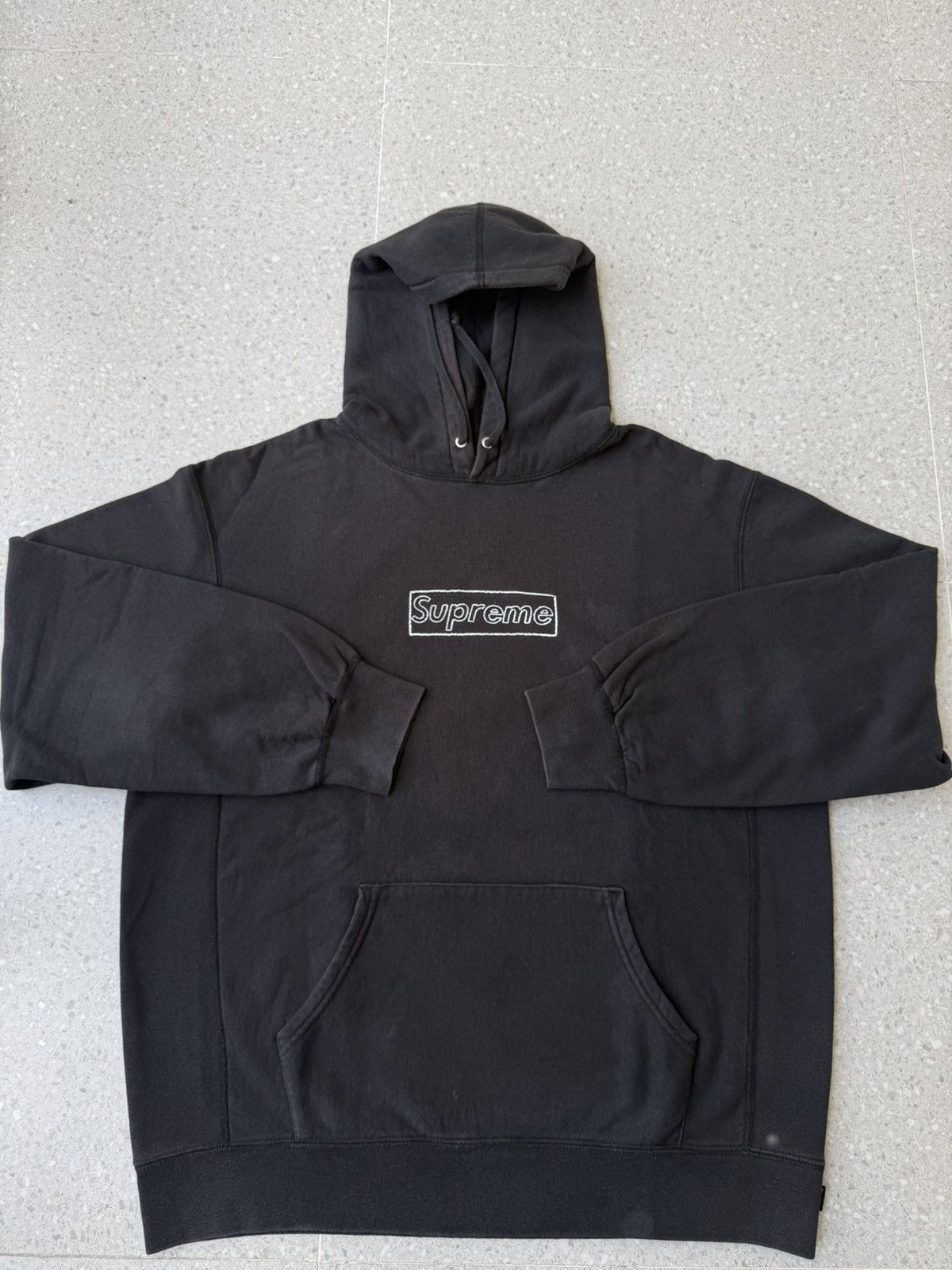 Kaws × Supreme Supreme Kaws Box Logo Size US L / EU 52-54 / 3 - 3 Thumbnail