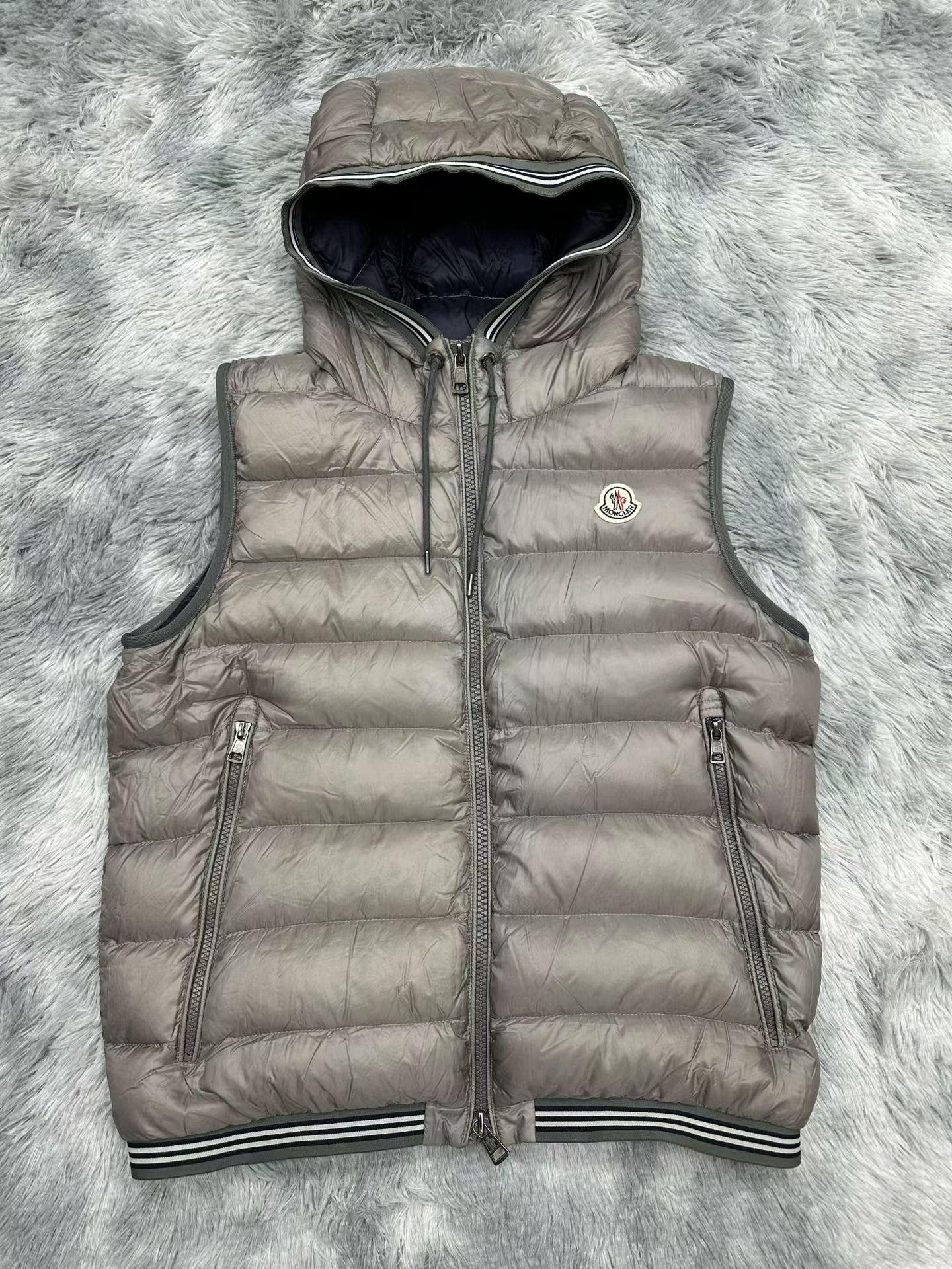 Moncler Moncler Down Vest xxl Men Size US XXL / EU 58 / 5 - 1 Thumbnail