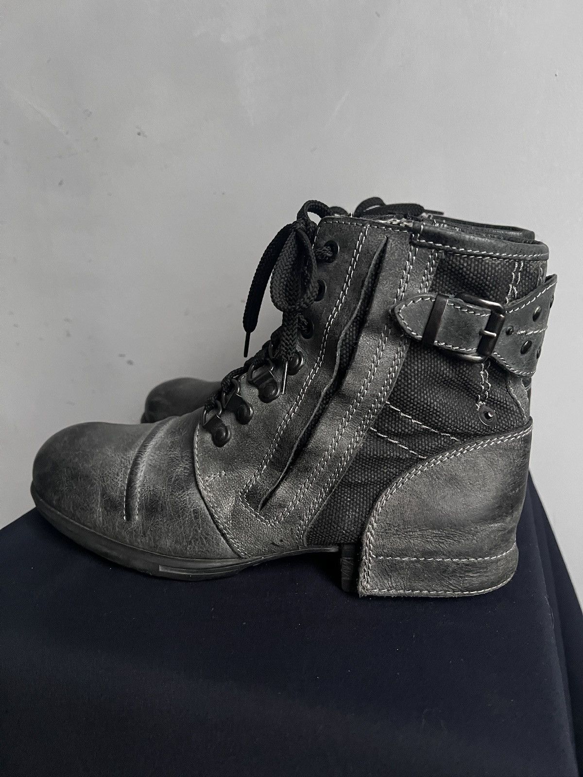 Avant garde leather ankle moto boots Replay guidi style