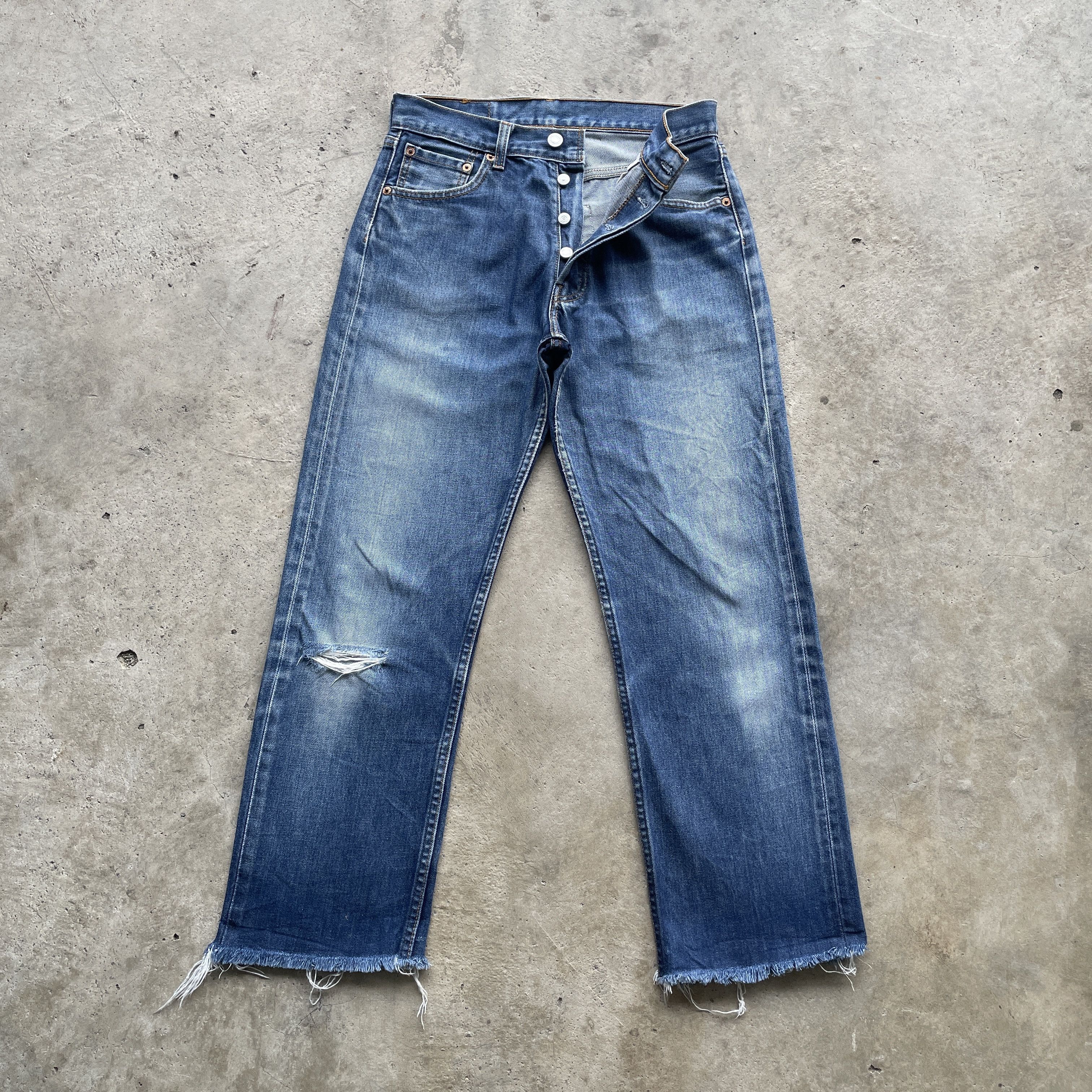 Levi's VINTAGE LEVI’S 501 RELEASE HEM DISTRESSED FADED JEANS PANTS Size US 28 / EU 44 - 3 Thumbnail