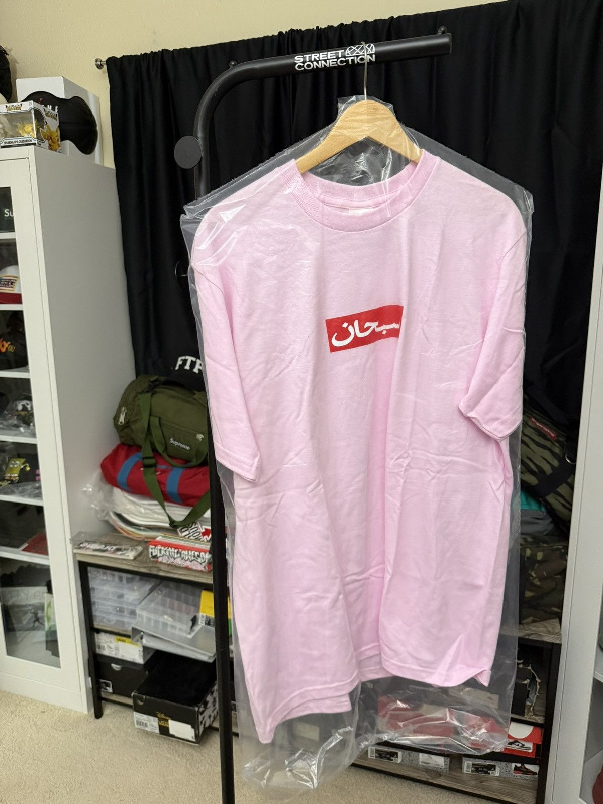 Supreme SUPREME PINK ARABIC BOX LOGO TEE SIZE MEDIUM BRAND NEW Size US M / EU 48-50 / 2 - 3 Thumbnail