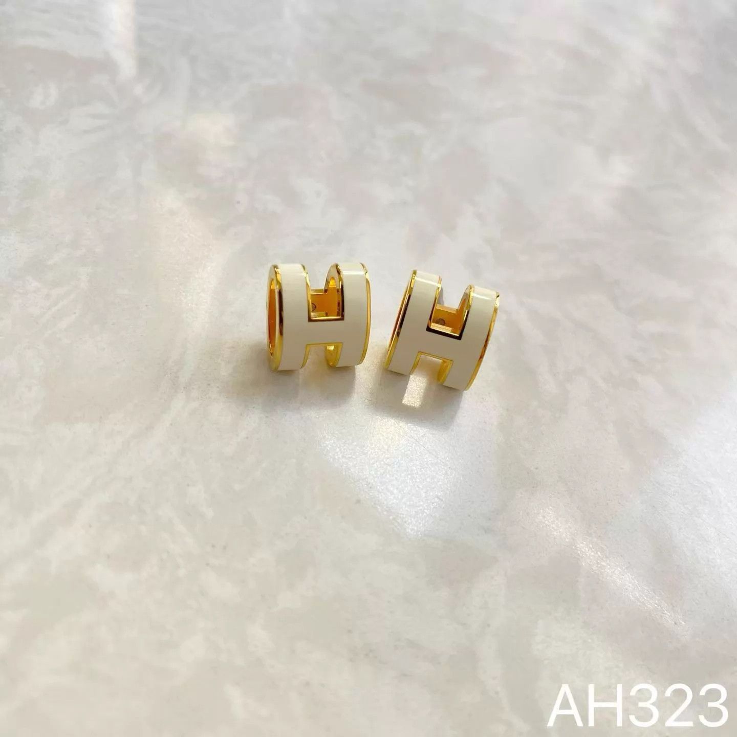 Hermes Hermes Pop H Earrings K Gold White Enamel AH323 Size ONE SIZE - 1 Thumbnail