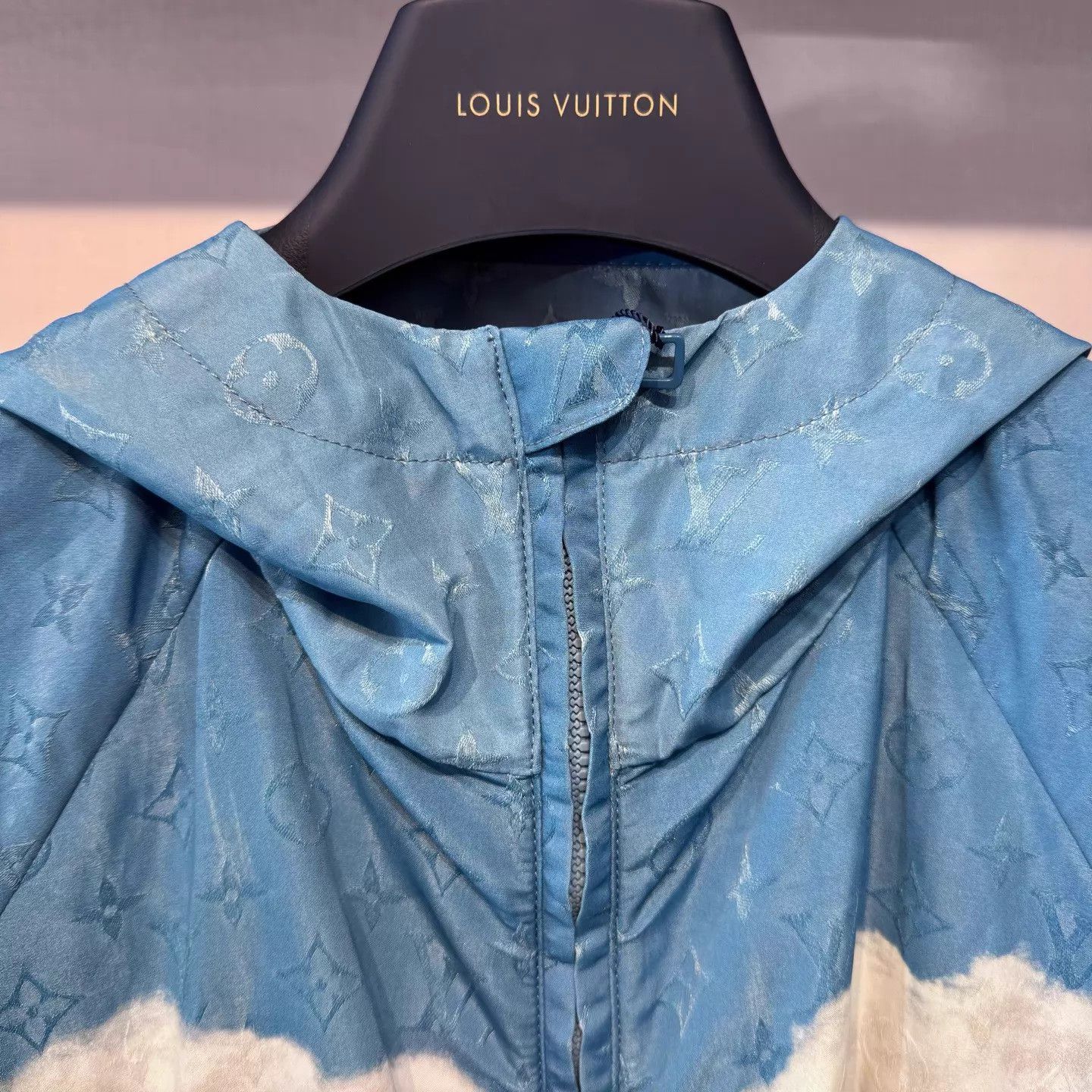 Louis Vuitton Louis Vuitton Blue Sky Cloud Zipped Jacket Size 46 Size US S / EU 44-46 / 1 - 3 Thumbnail